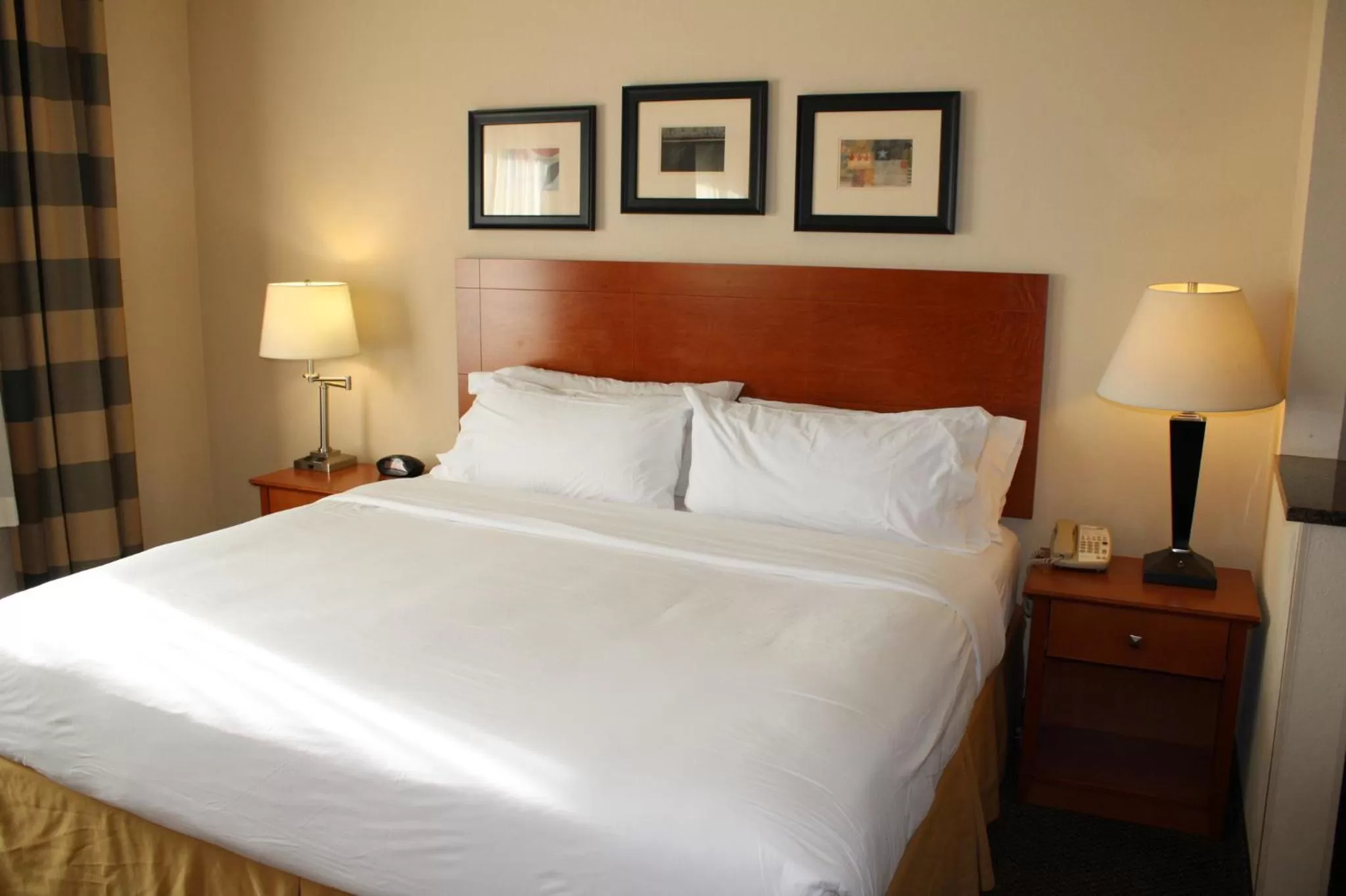 Photo of the whole room, Bed in Holiday Inn Express Hotel Vernal by IHG