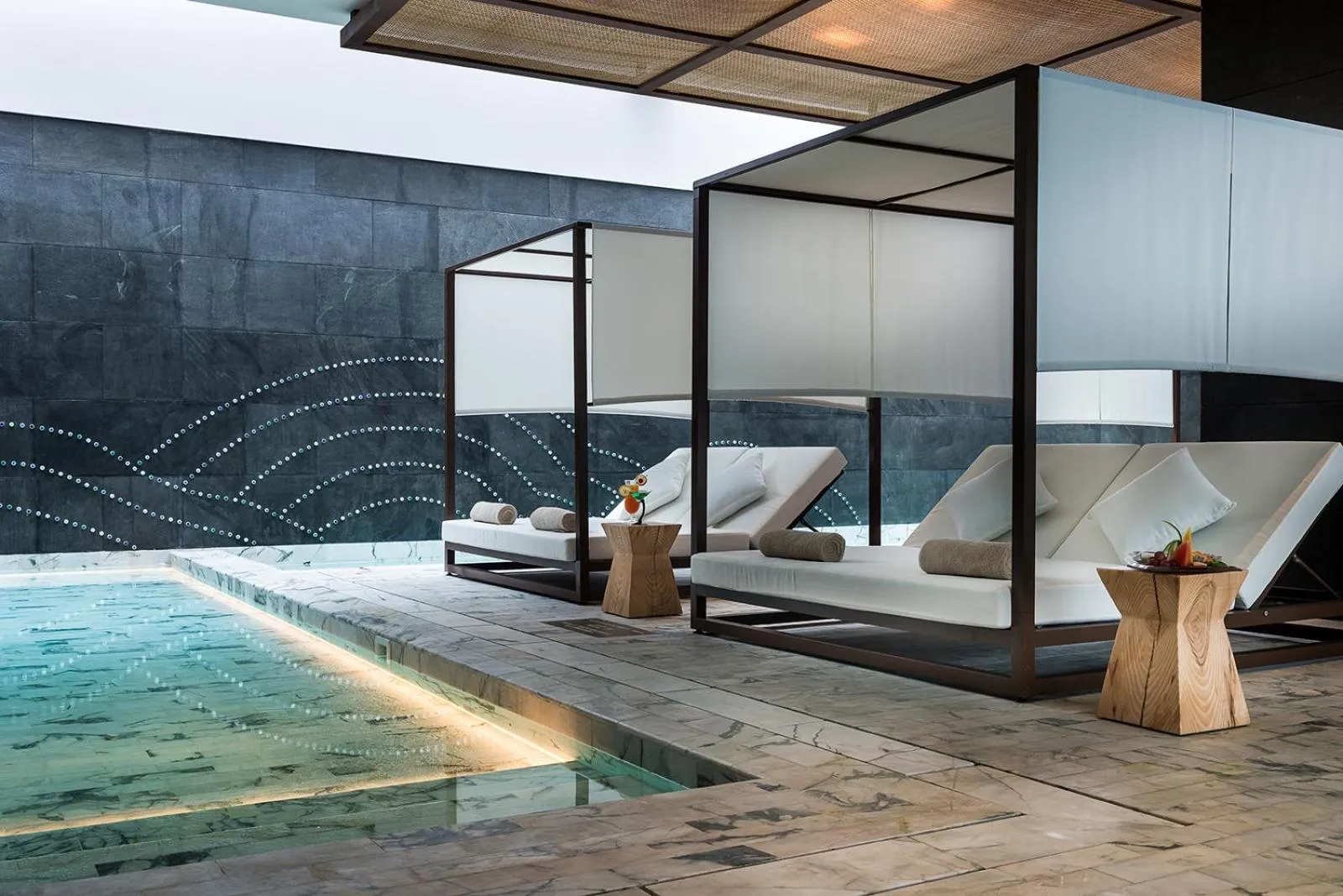 Swimming pool in Pullman Kaifeng Jianye