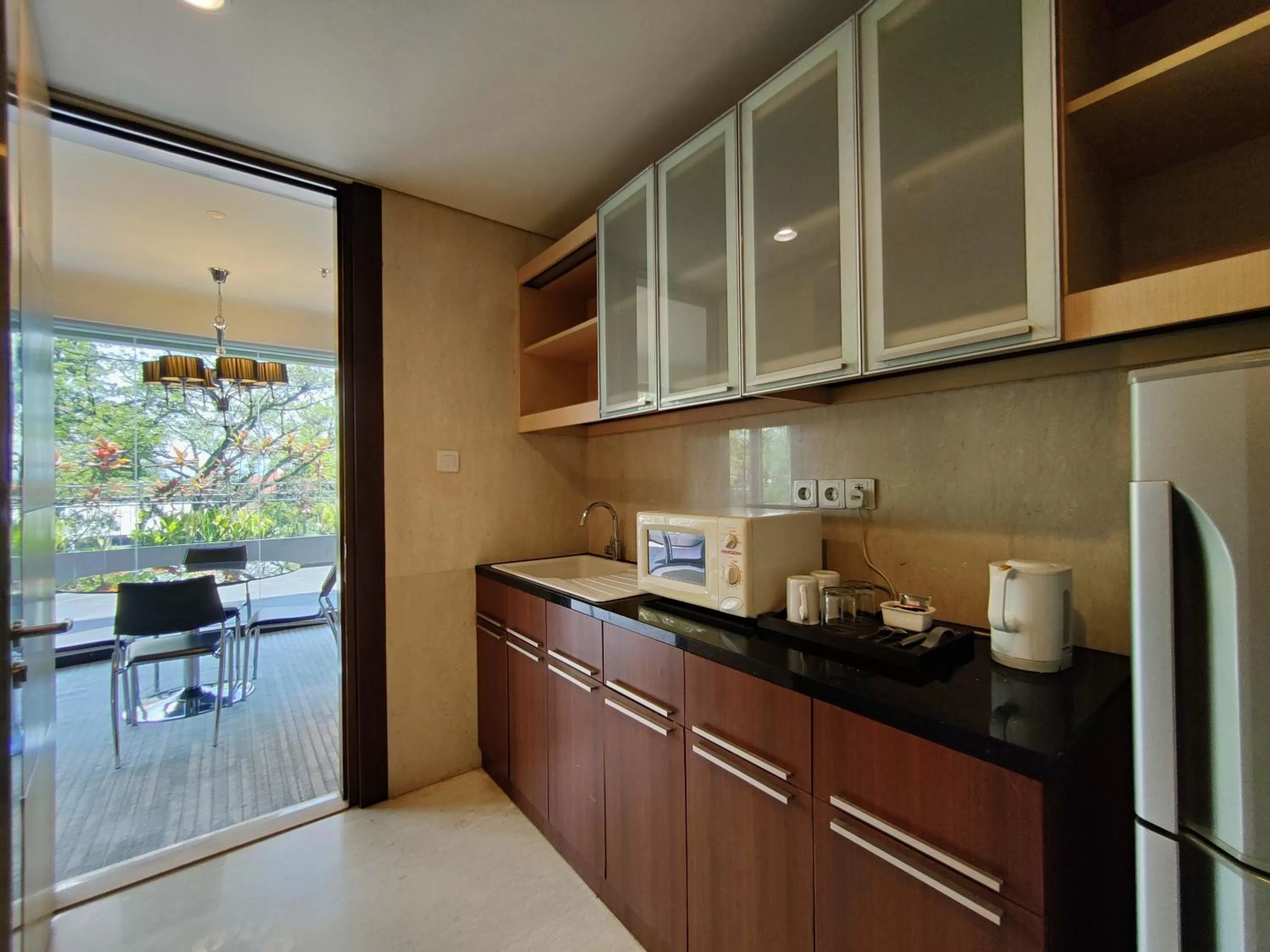 Kitchen or kitchenette in Courtyard by Marriott Bandung Dago