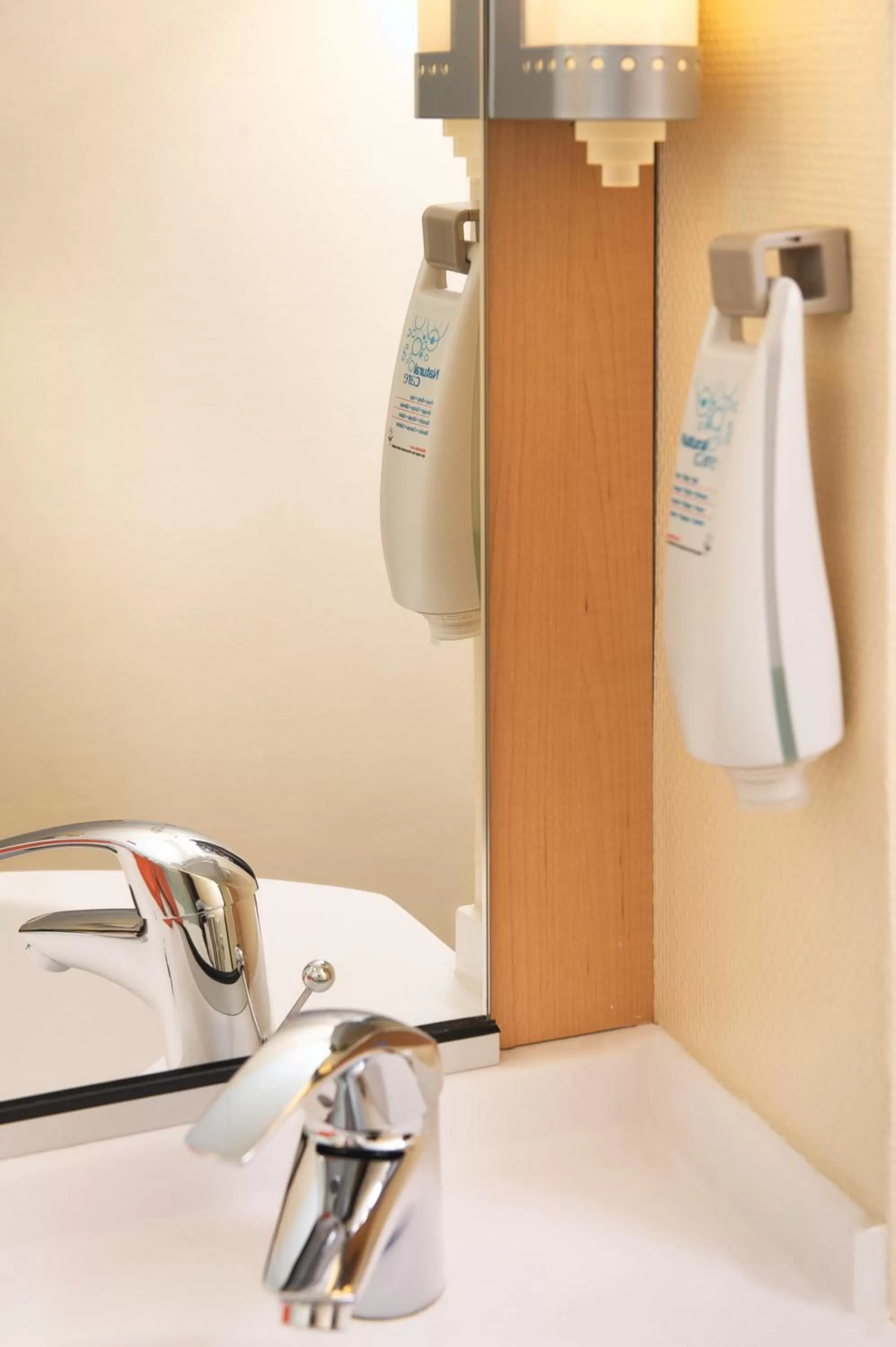 Bathroom in Hotel Ibis Milano Malpensa