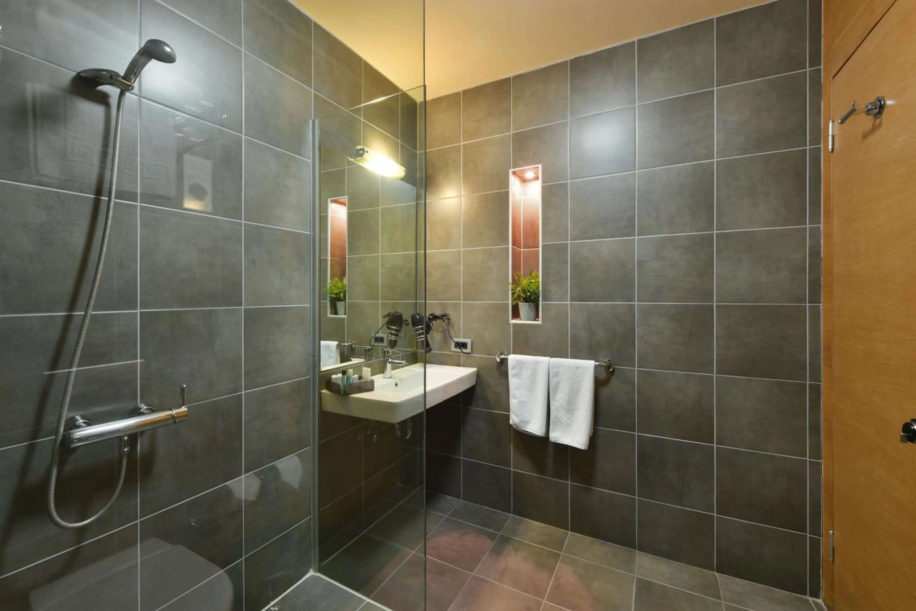 Bathroom in Ansen Hotel and Suites