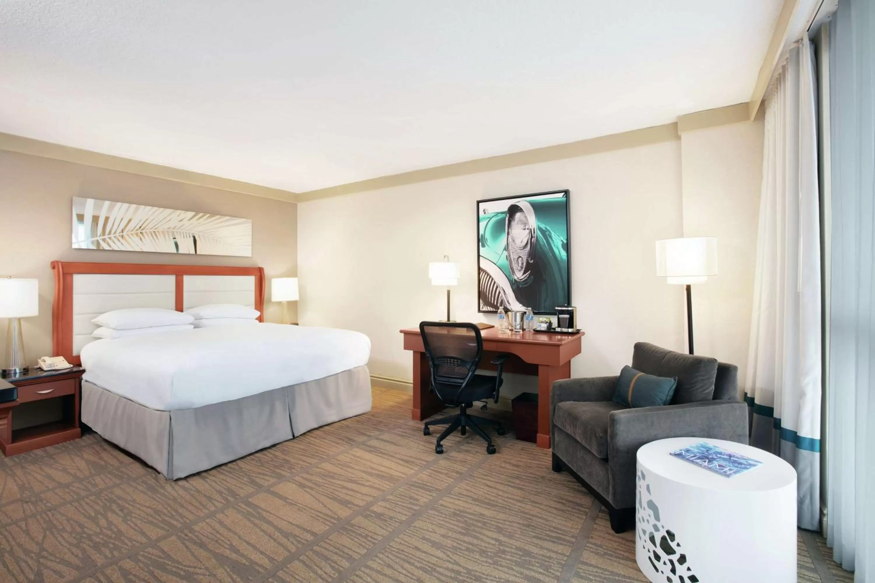 Bedroom, Bed in DoubleTree by Hilton Hotel Miami Airport & Convention Center