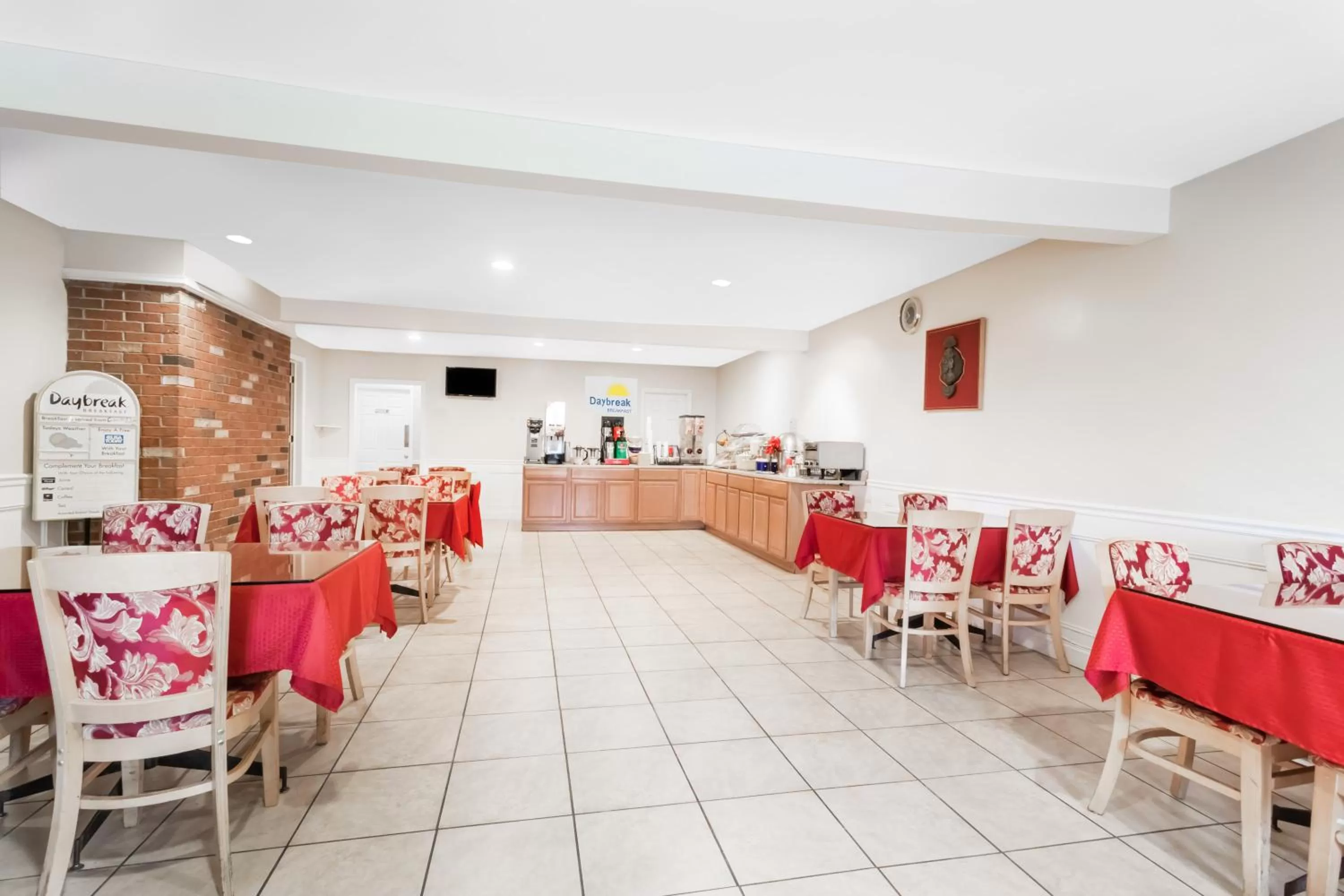 Continental breakfast in Days Inn by Wyndham Tannersville