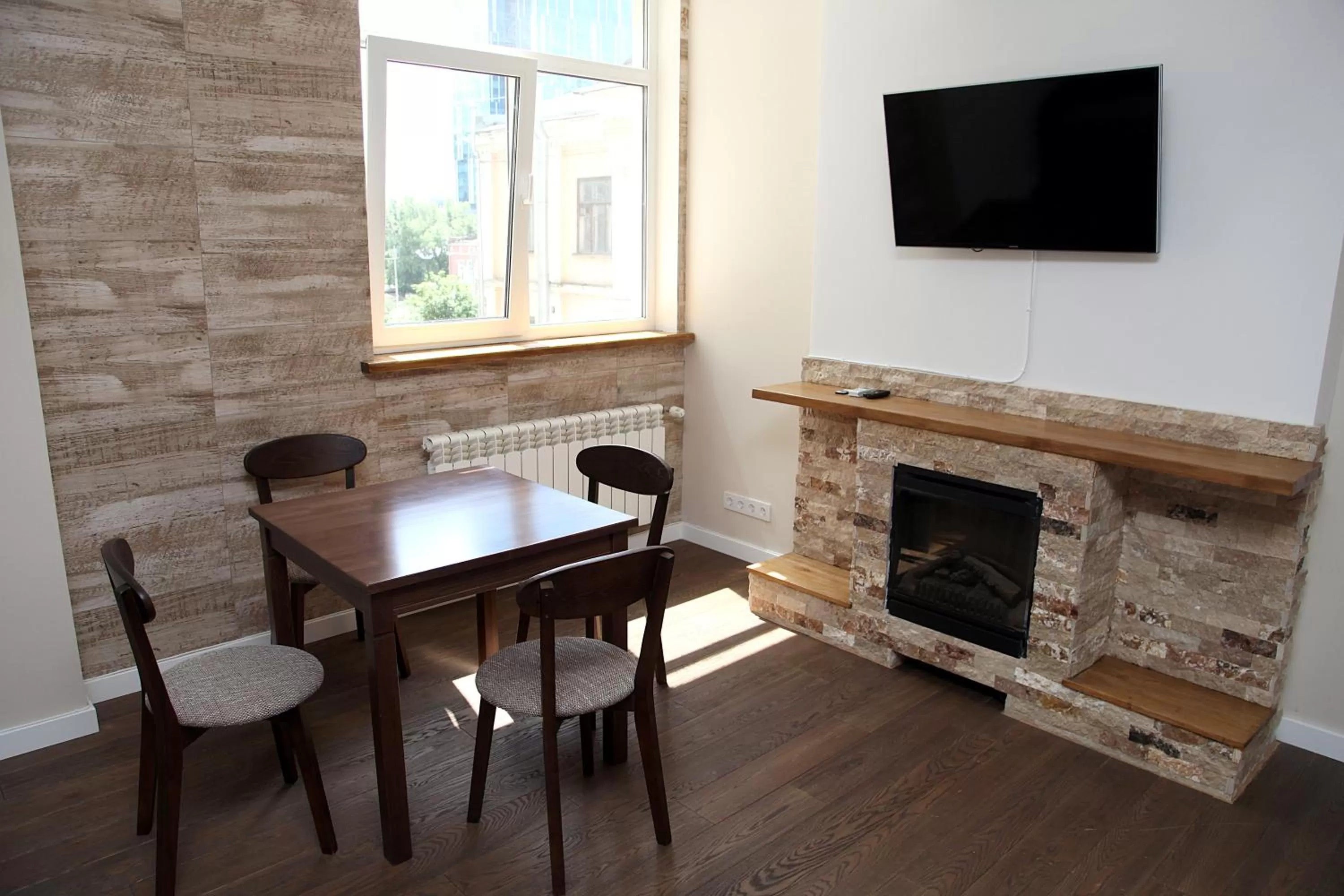 Day, TV/Entertainment Center in irisHotels