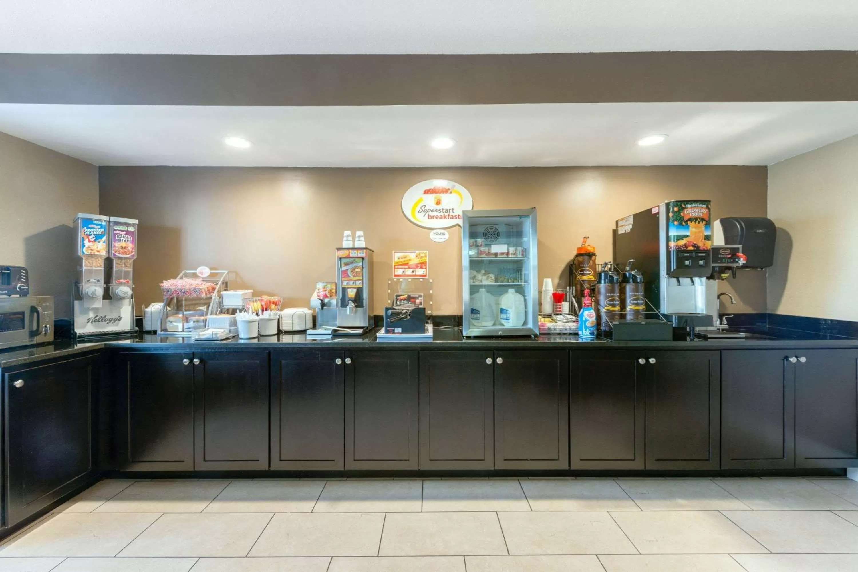 Restaurant/places to eat in Super 8 by Wyndham Springfield East