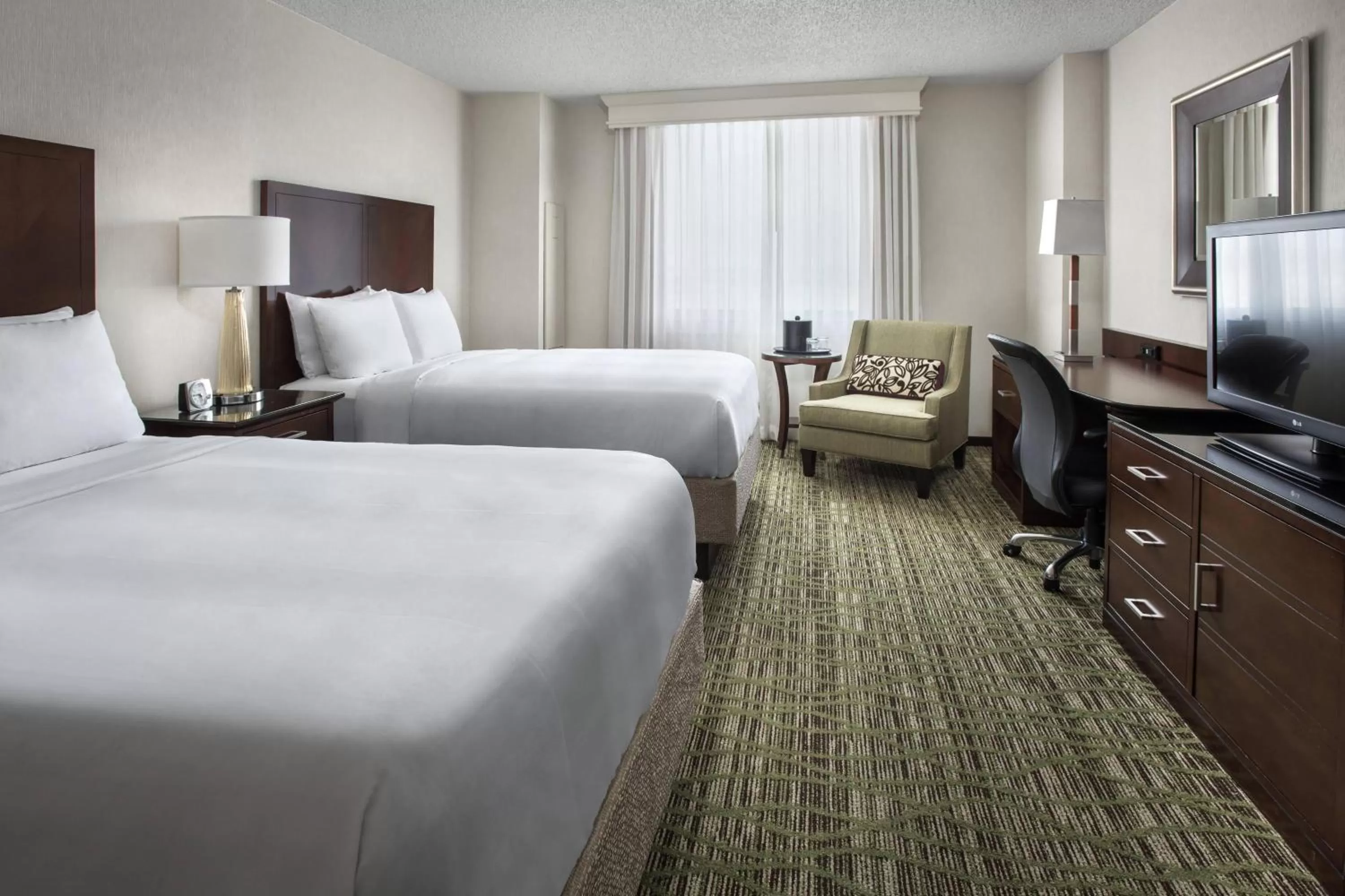 Photo of the whole room, Bed in Philadelphia Airport Marriott