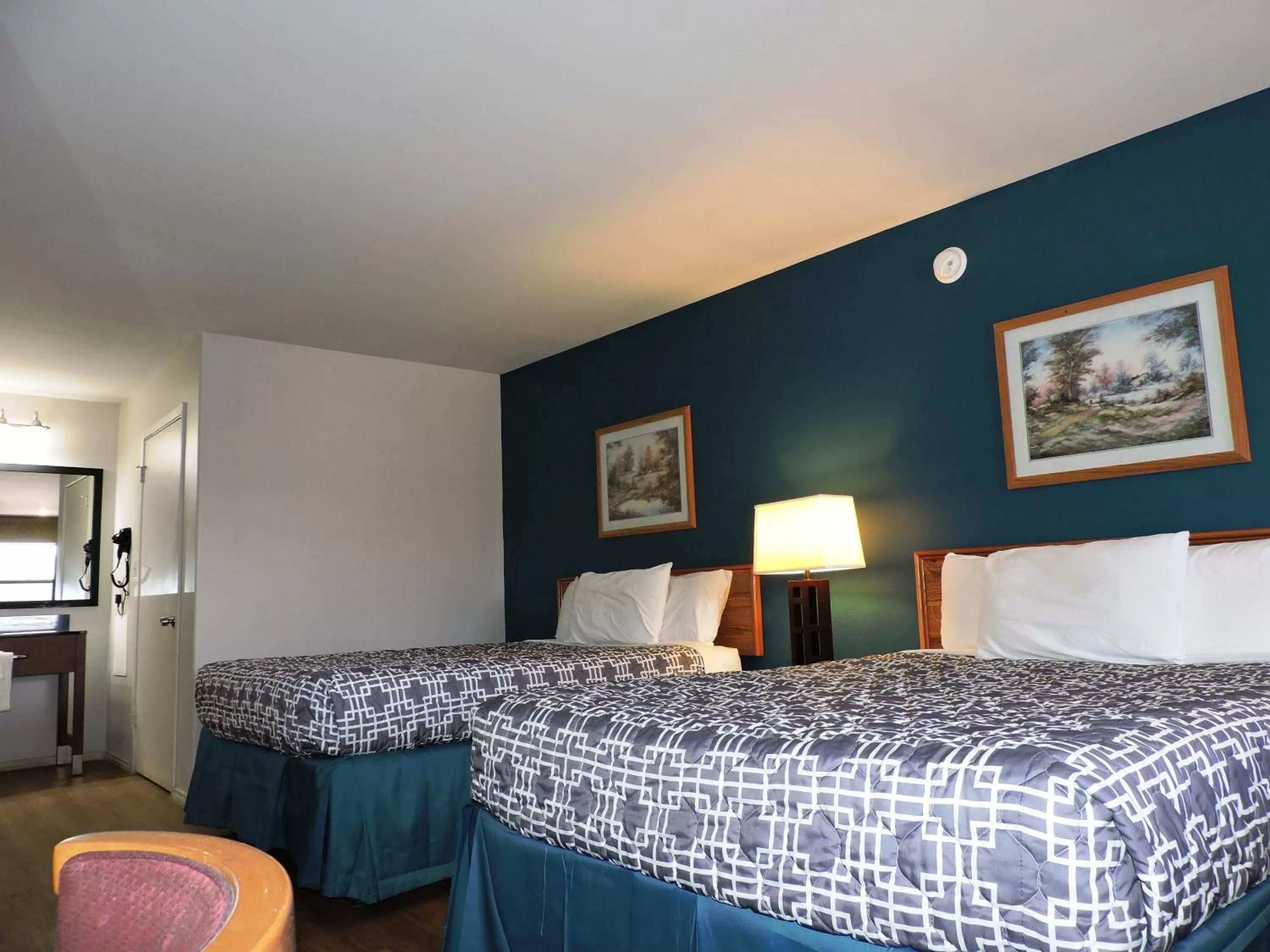 Bed in Riata Inn - Rankin