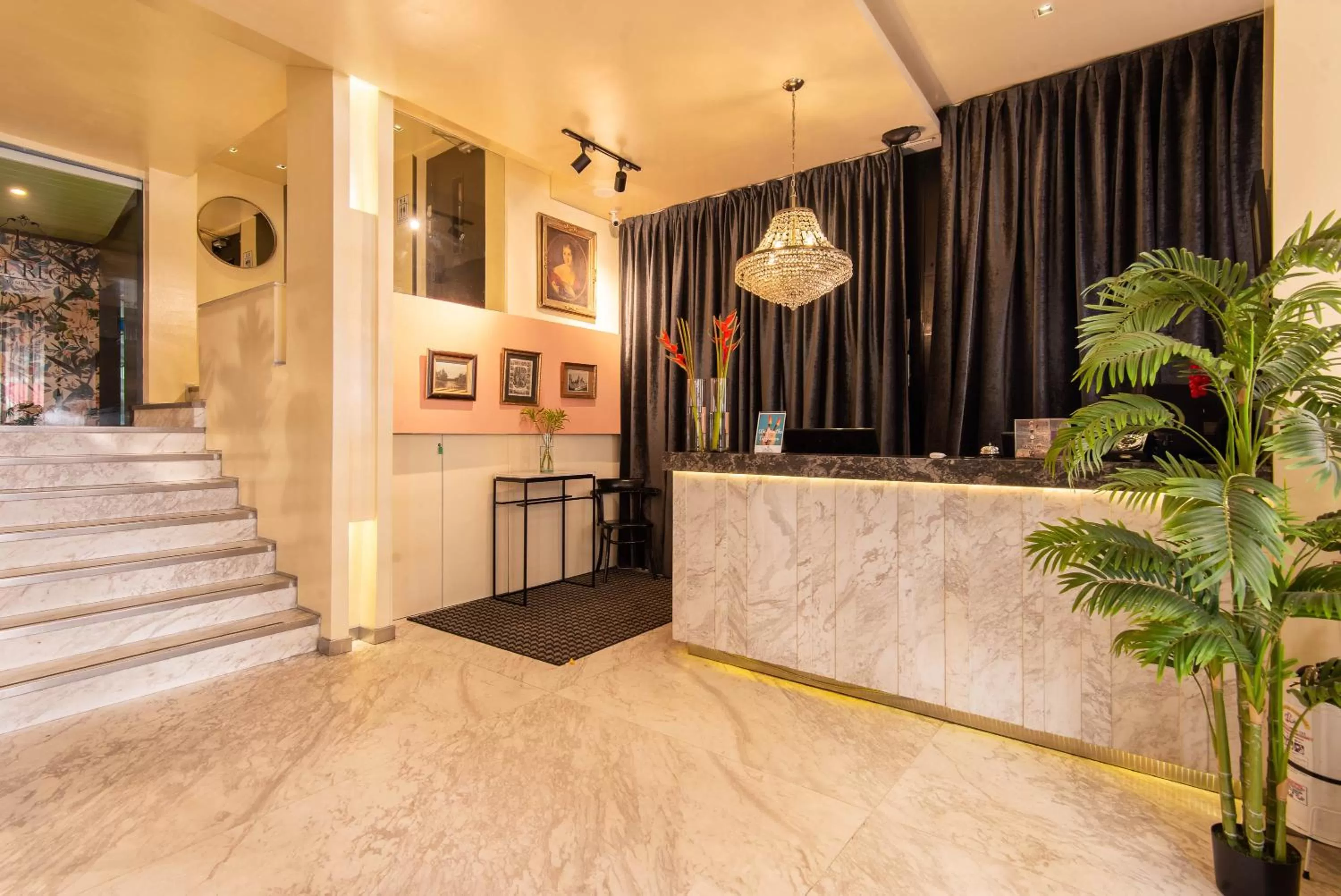 Property building in Hotel Regina