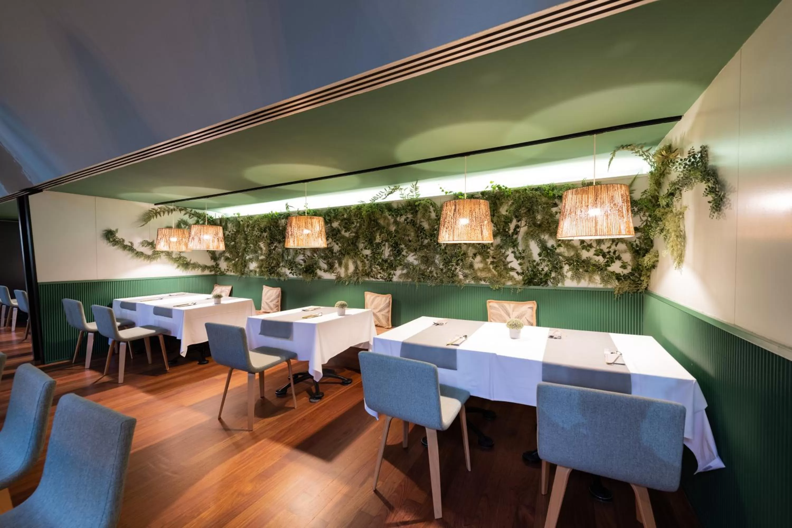 Restaurant/places to eat in Aparthotel Atenea Barcelona