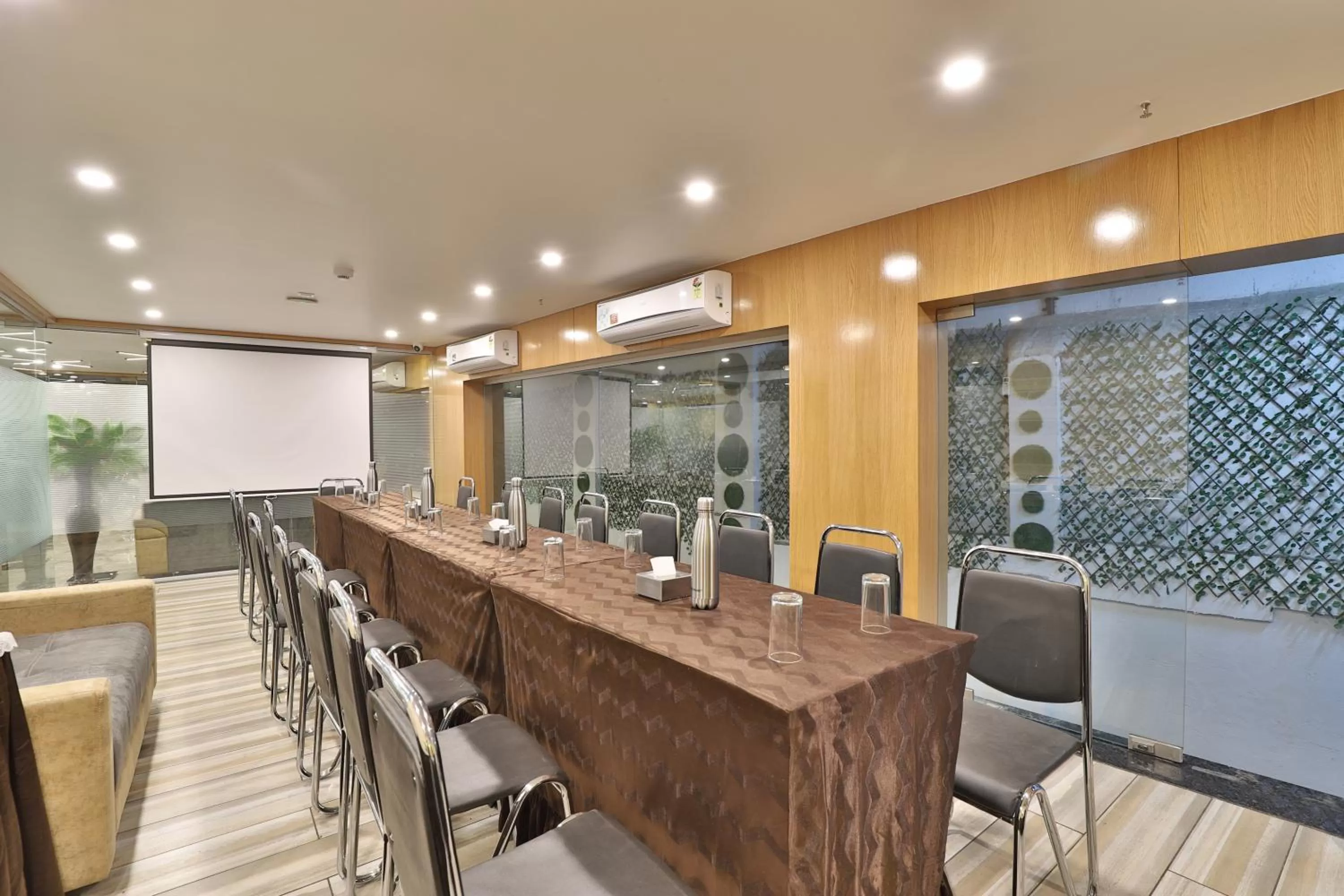 Business facilities in HOTEL LE GRAND