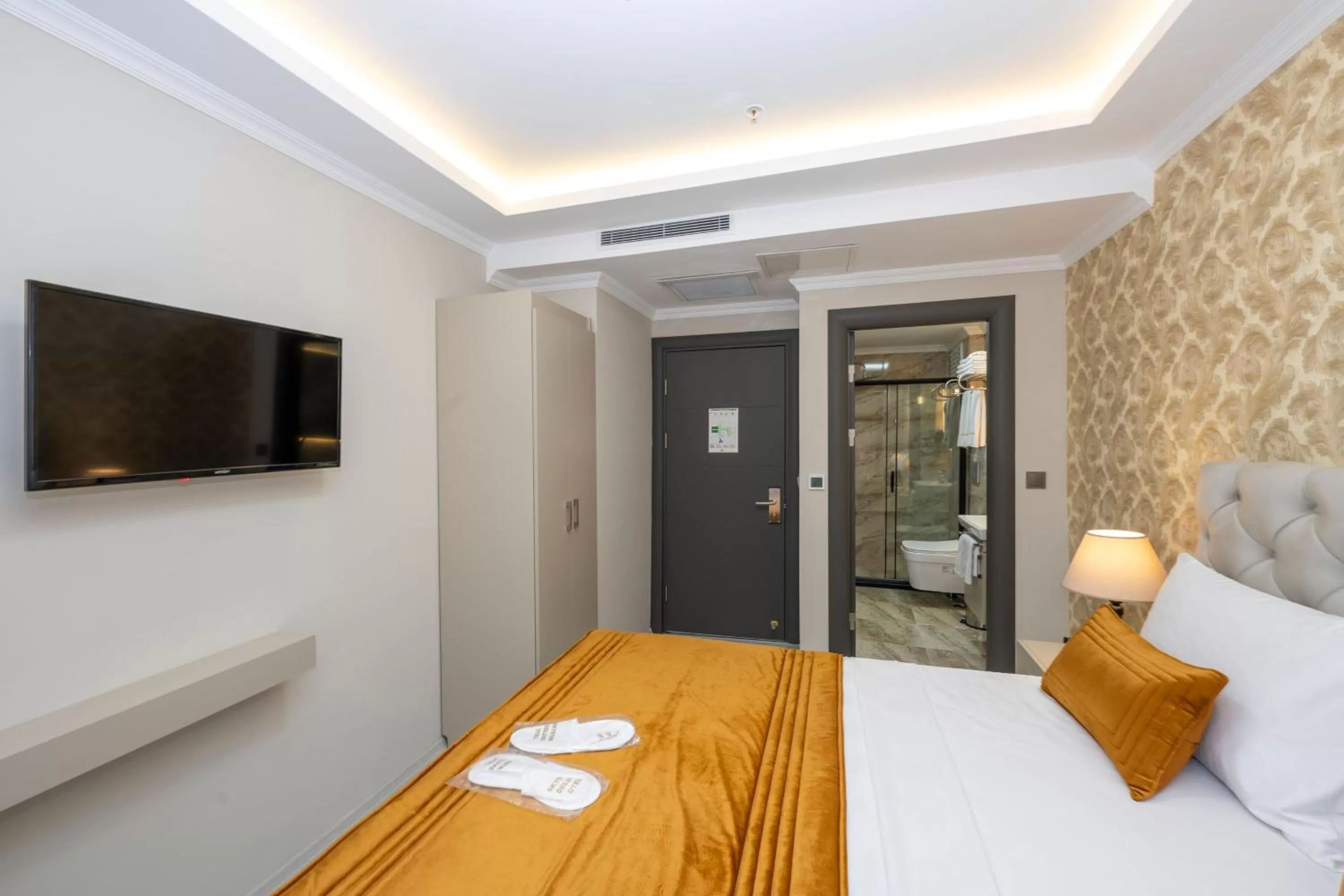 Bed in SKYSTAR DELUXE HOTEL