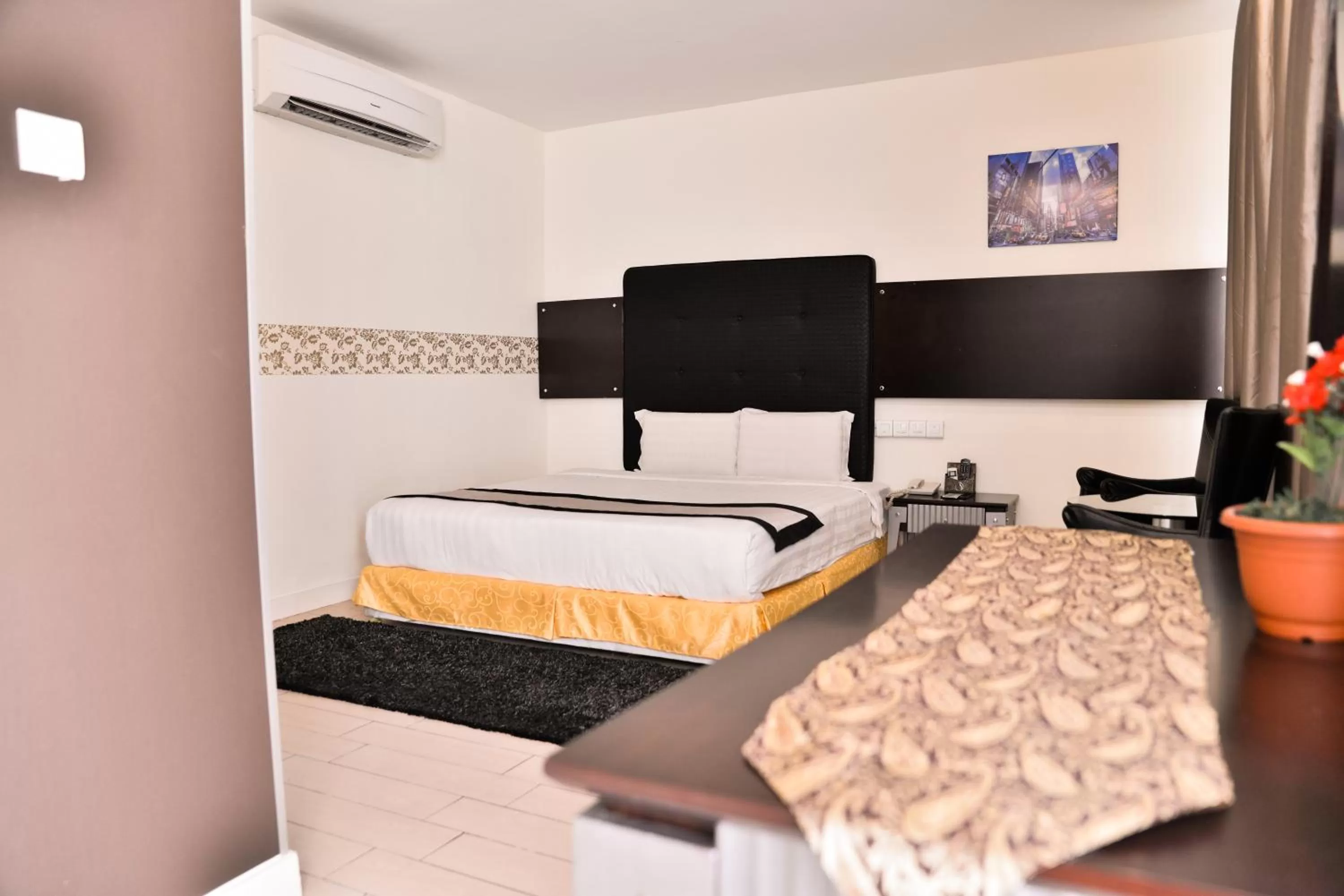 Bedroom, Bed in Shervinton Executive Boutique Hotel