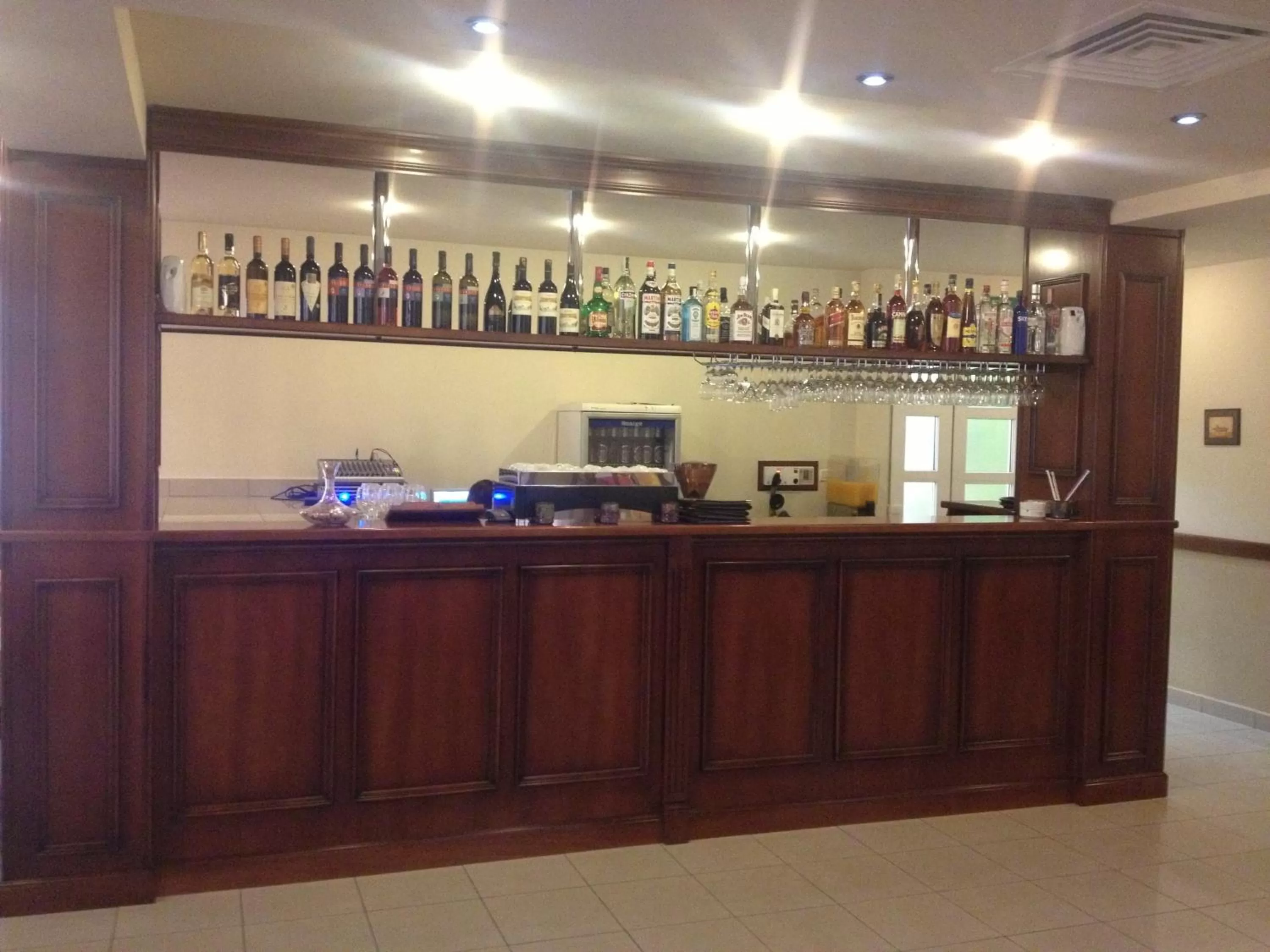 Restaurant/places to eat in Hotel Iris