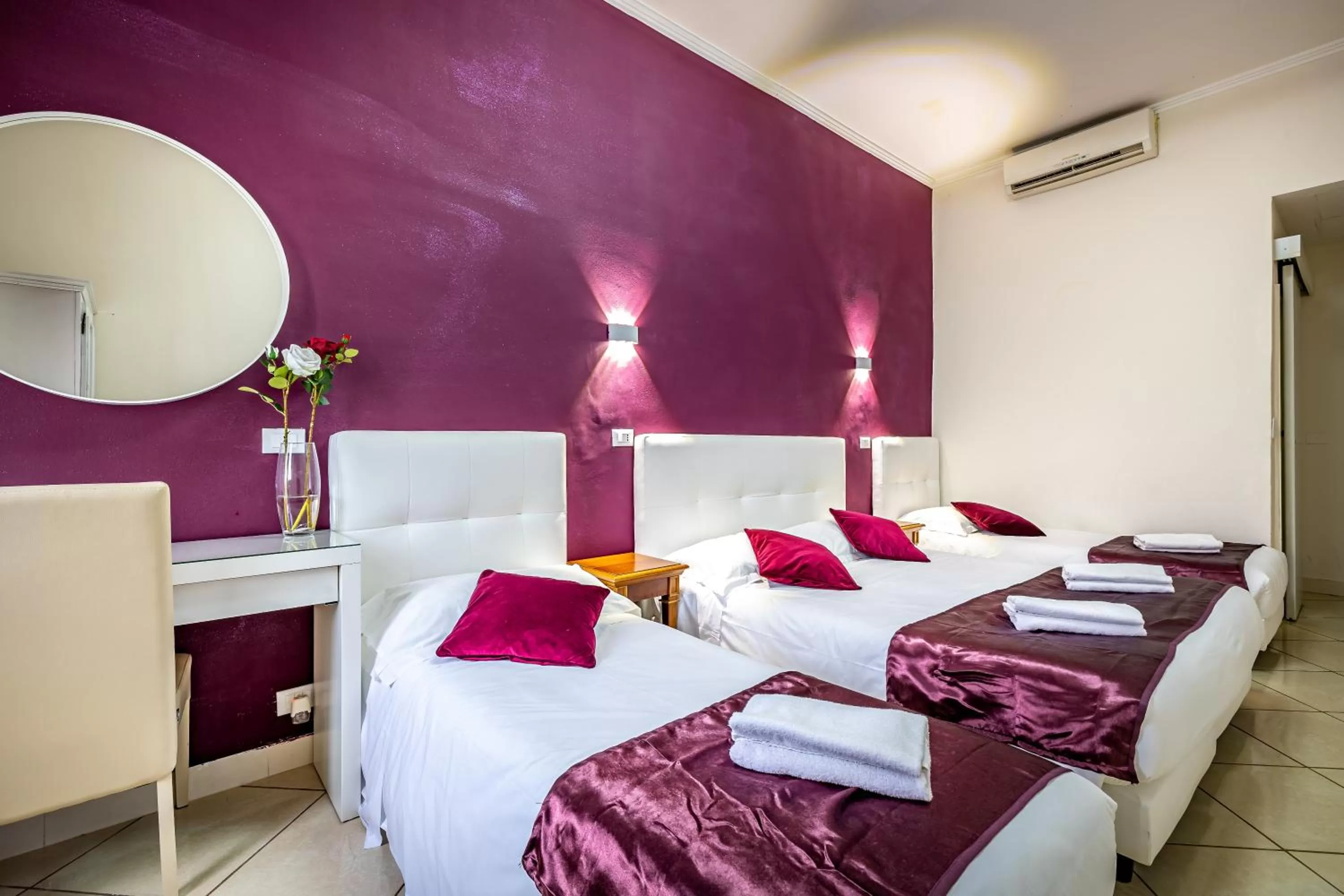 Bedroom, Bed in HOTEL VENETO con accesso ZTL