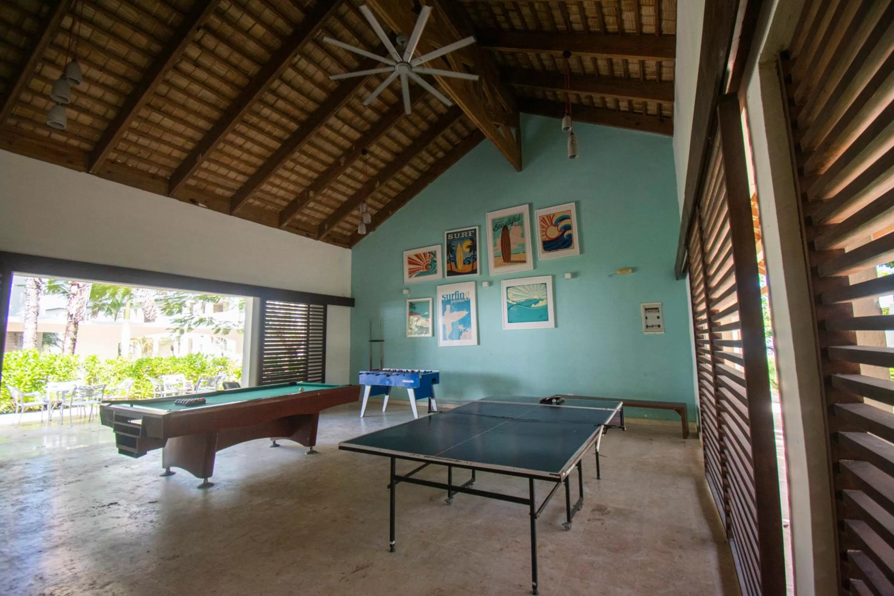 Table tennis in Coson Bay