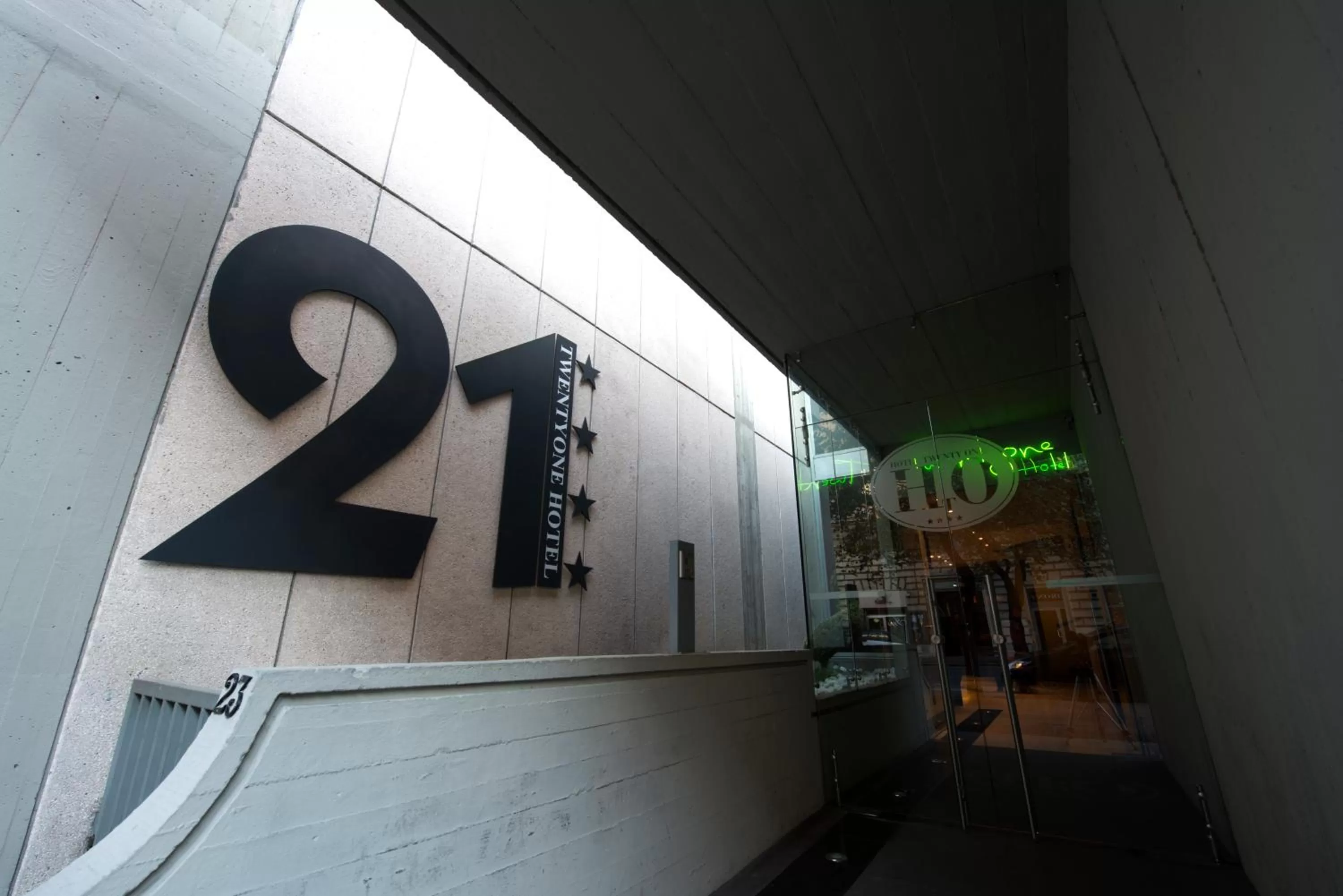 Facade/entrance in Twentyone Hotel