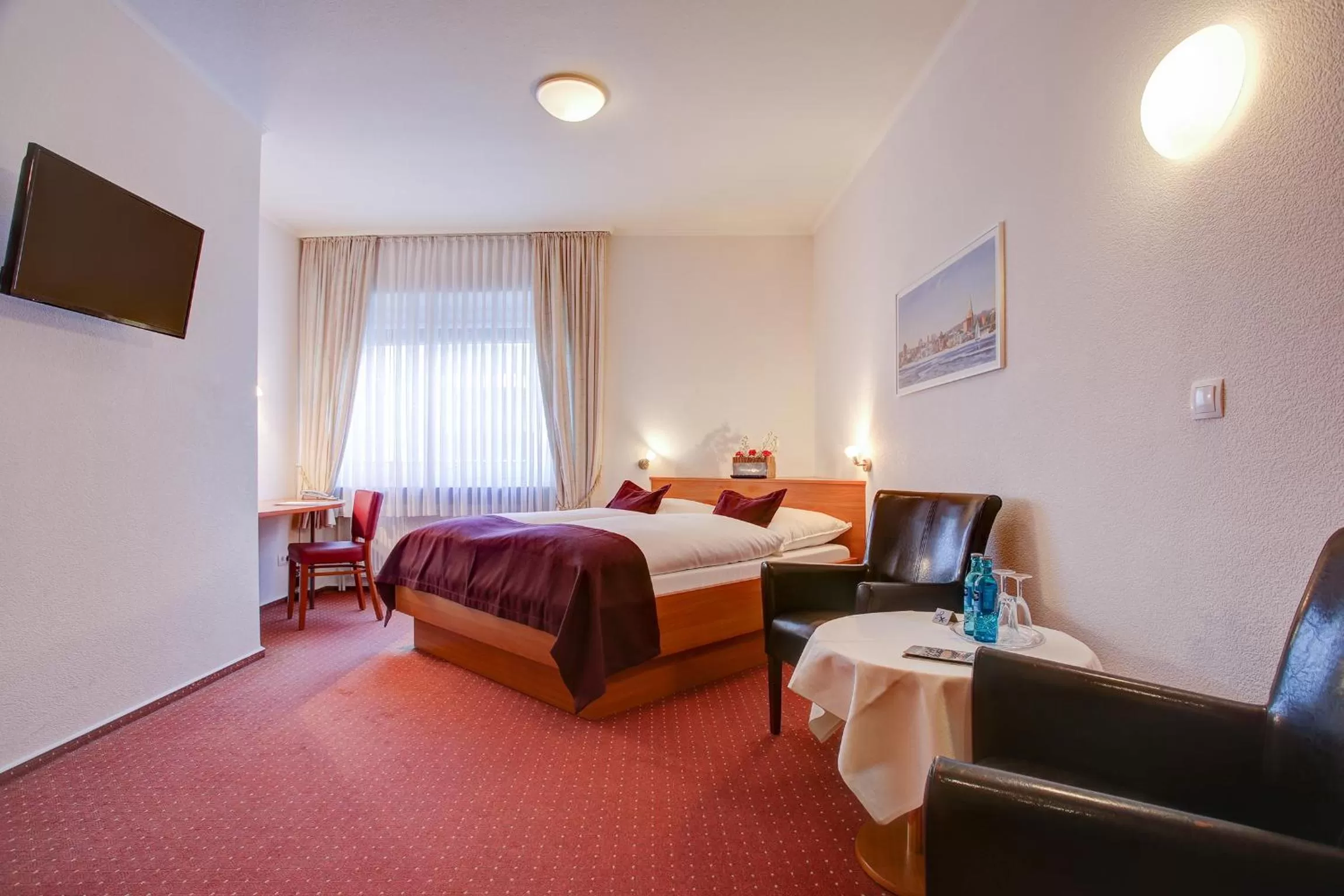 Photo of the whole room, Bed in Hotel Consul