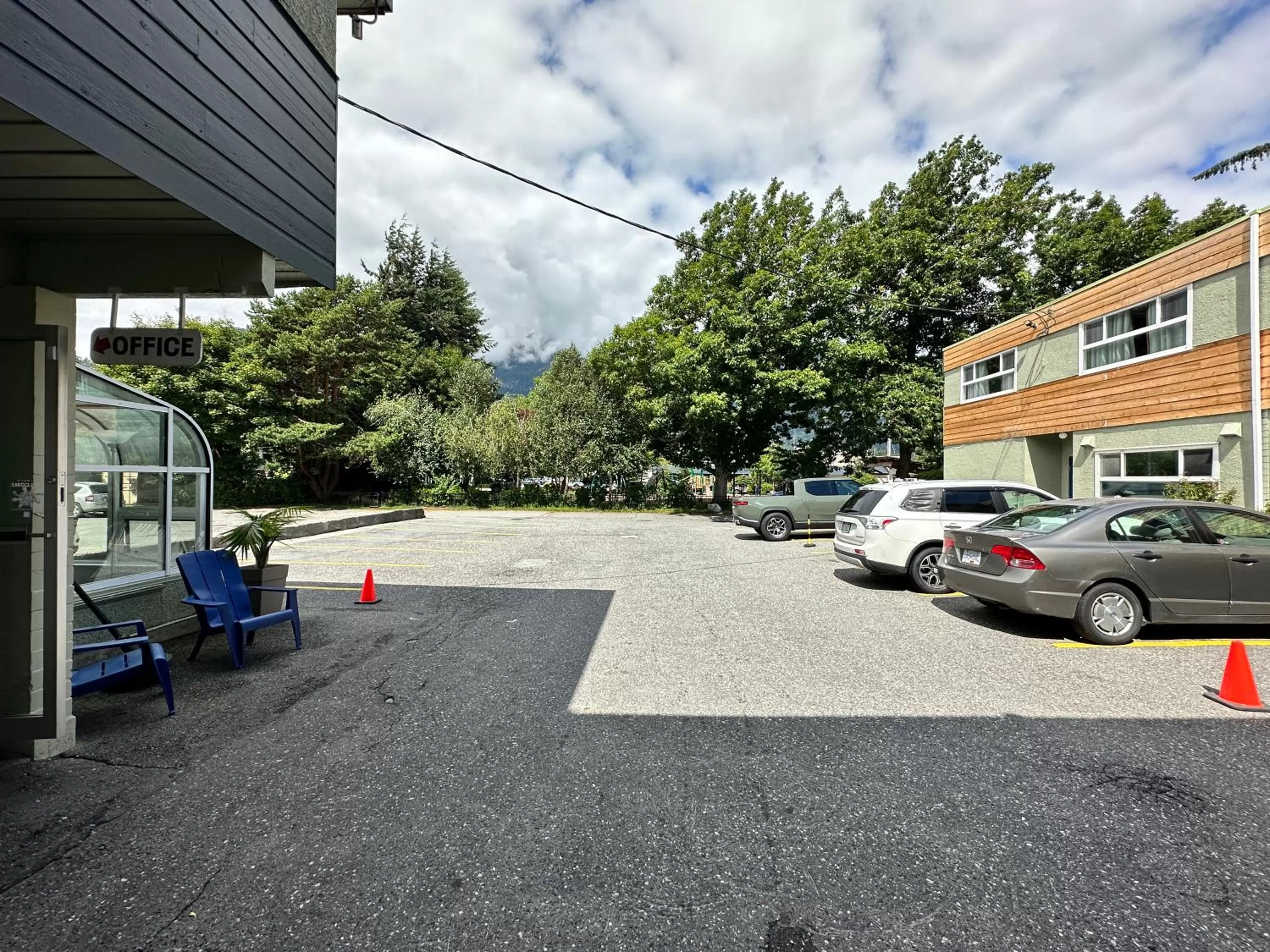 Parking in August Jack Inn