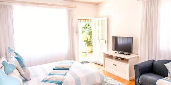 Bed, TV/Entertainment Center in On the Bay