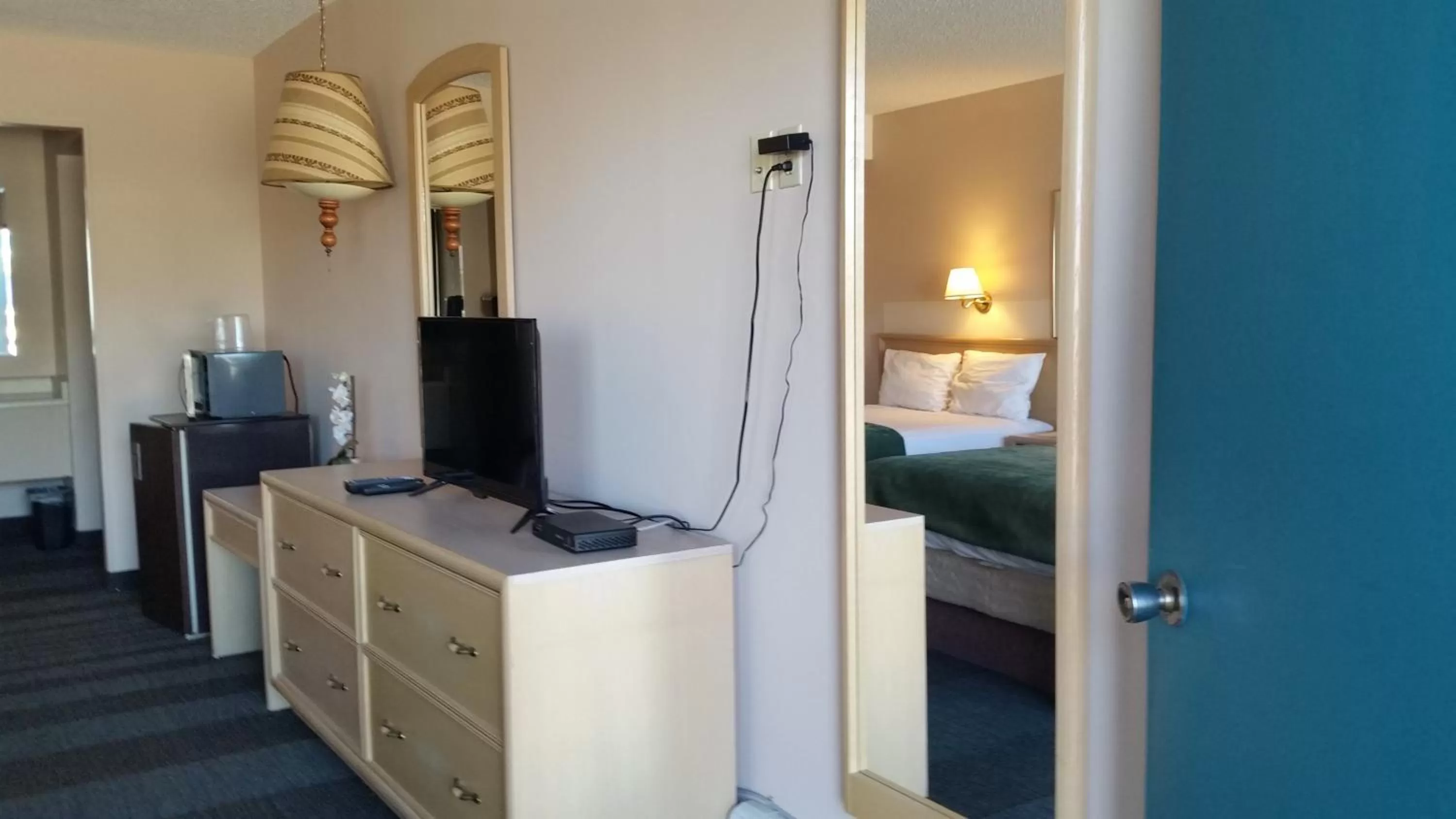 TV and multimedia, Bed in RANCHLAND Inn