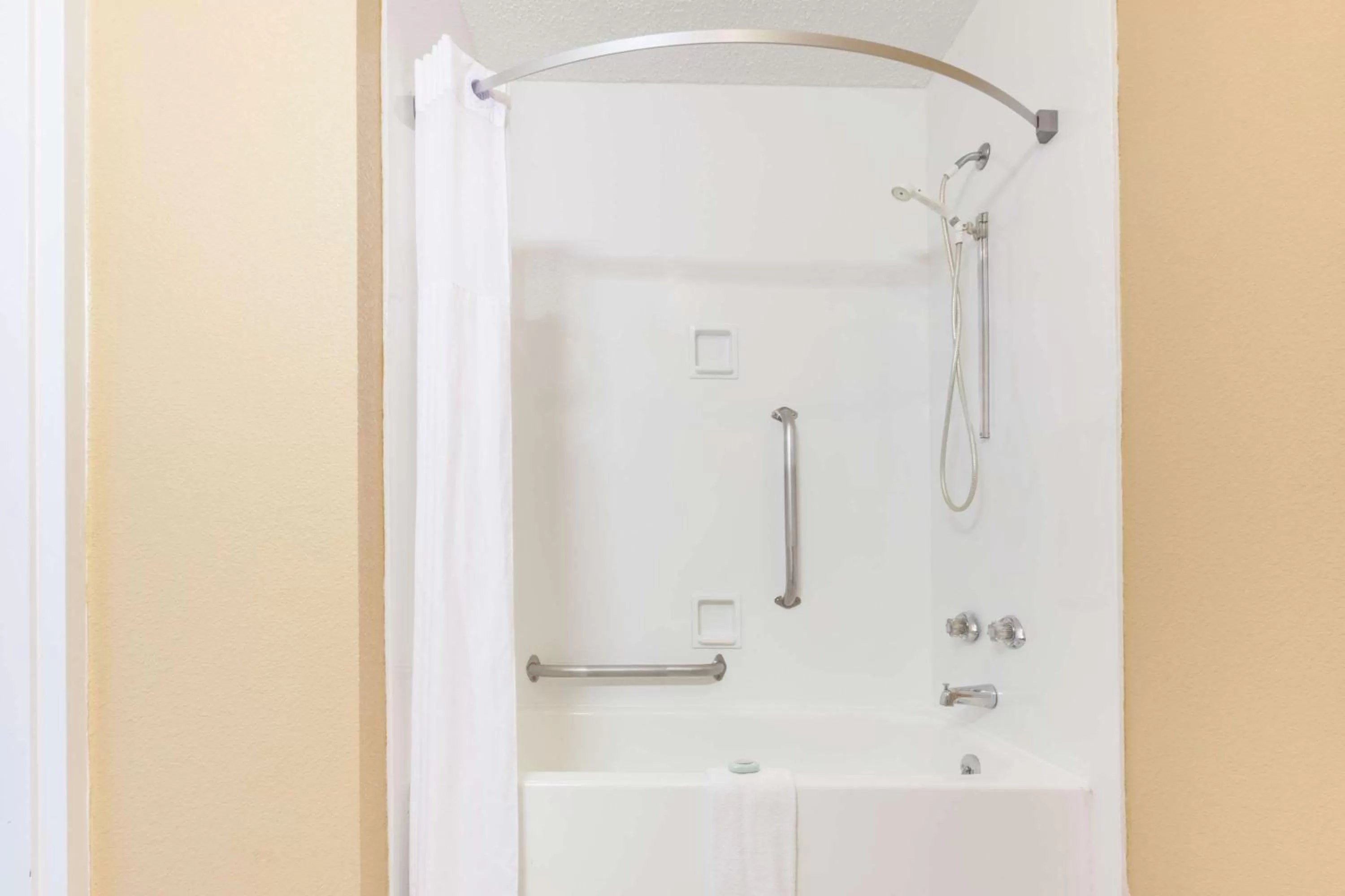 Photo of the whole room in Days Inn by Wyndham Hillsboro TX