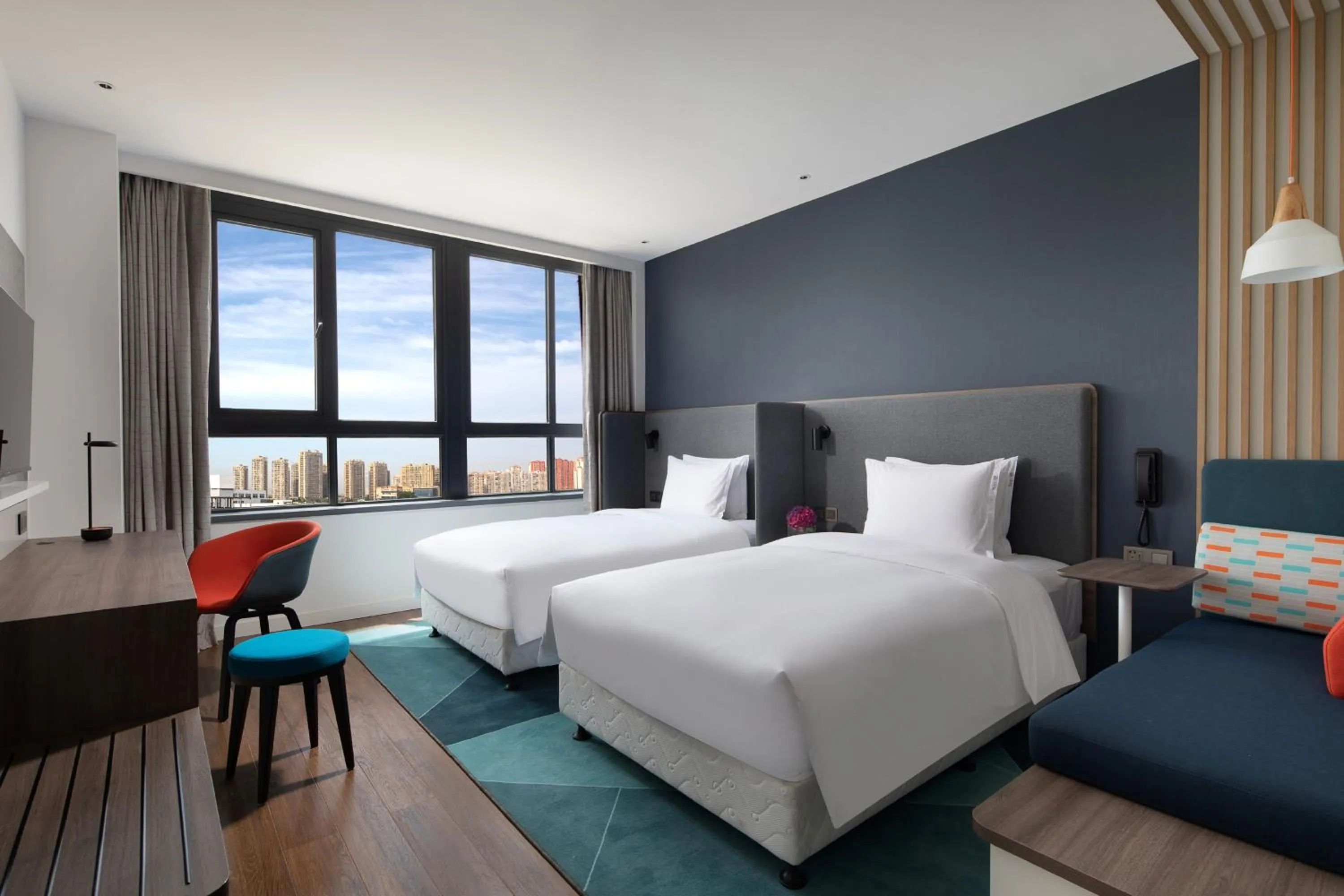 Photo of the whole room, Bed in Holiday Inn Express Chengdu Longquanyi North by IHG