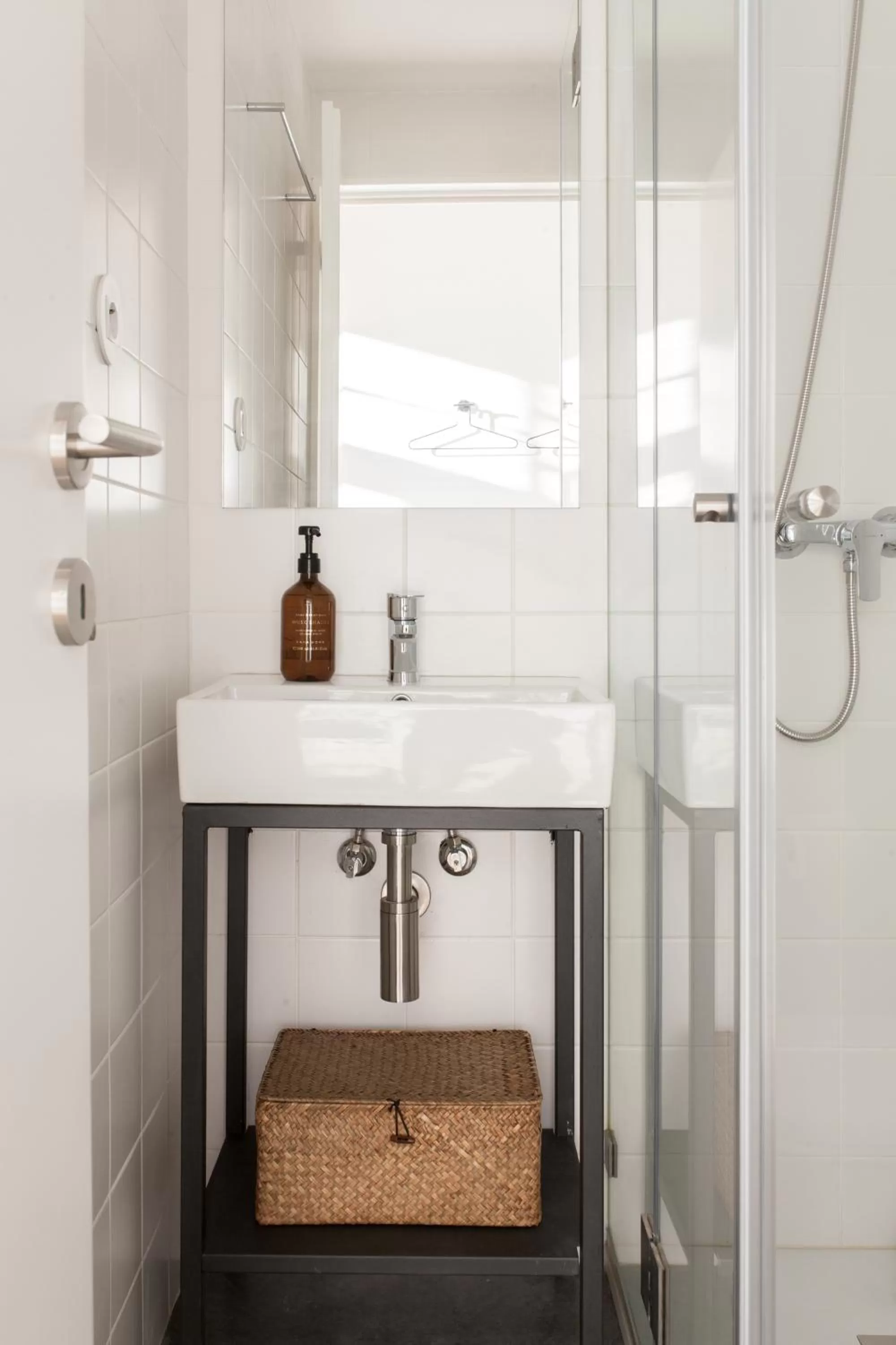 Shower, Bathroom in Alameda Suites @ Porto River