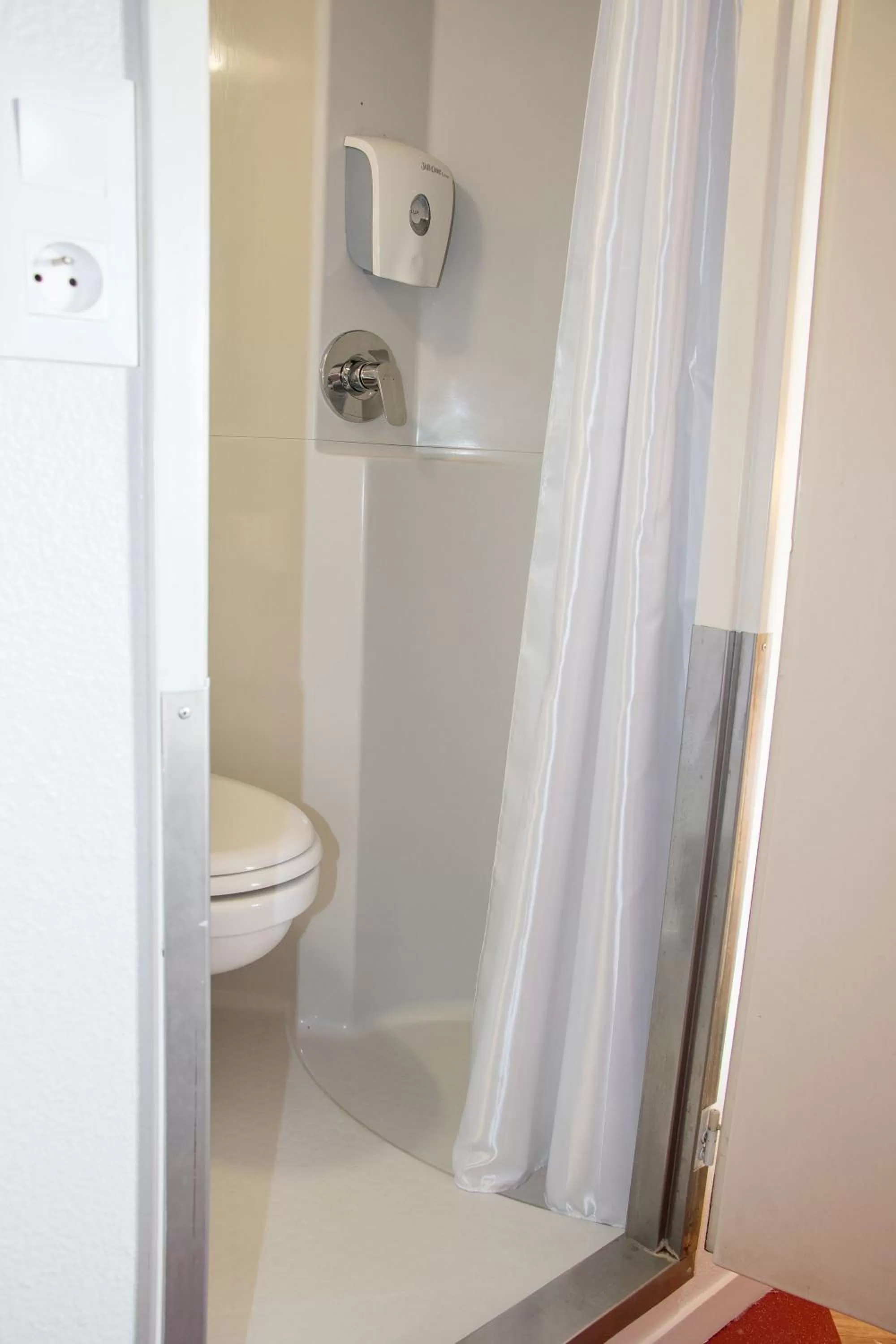 Toilet in Premiere Classe Nantes Est St Sebastien Sur Loire