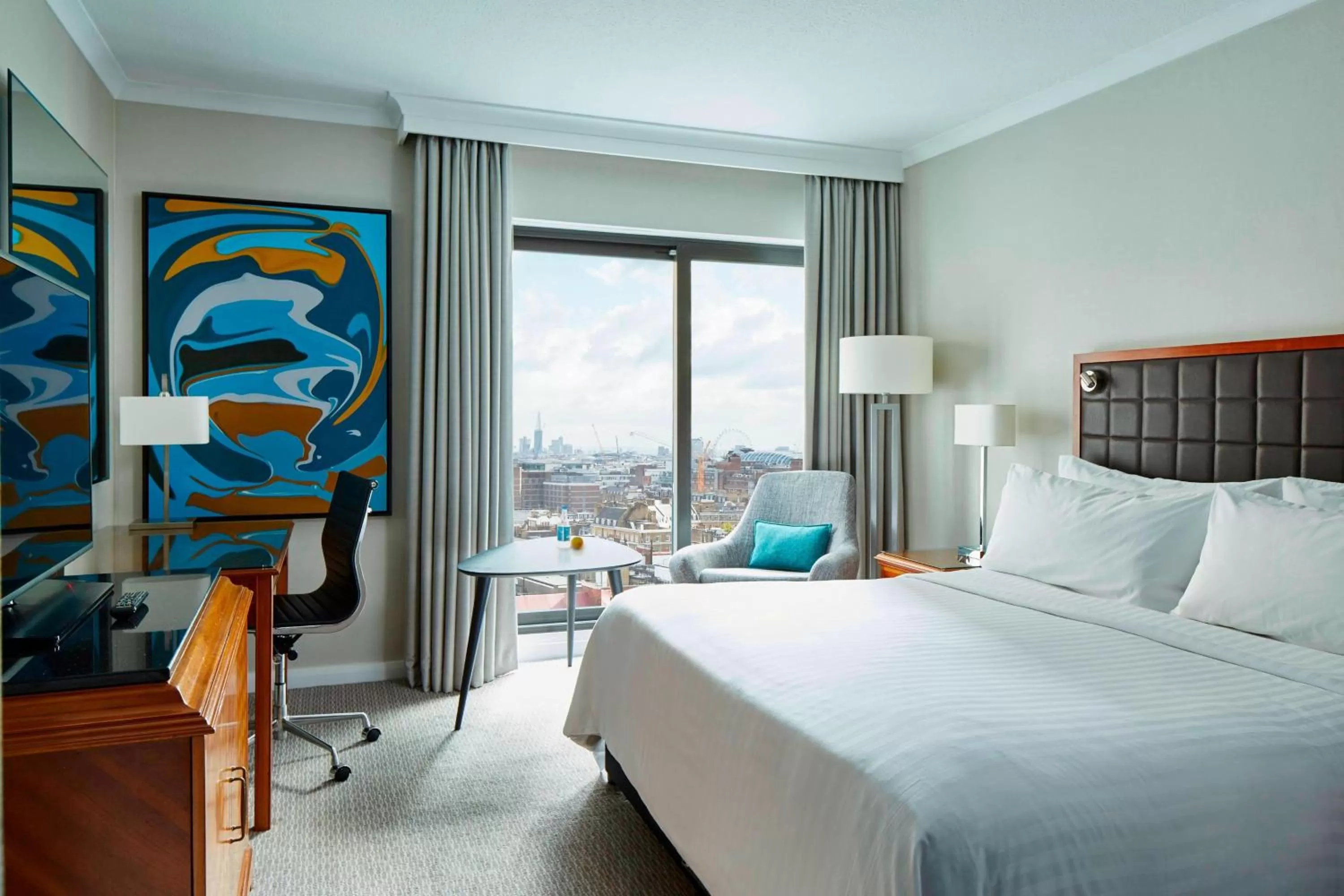 Photo of the whole room, Bed in London Marriott Hotel Marble Arch