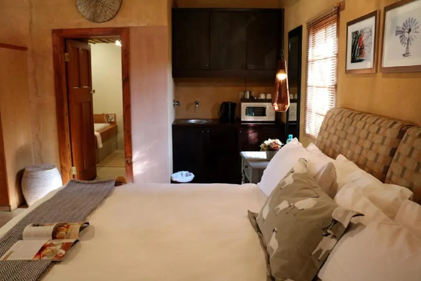 Honeymoon Suite - single occupancy in Sherewood Lodge Honeymoon Suite - single occupancy in Sherewood Lodge