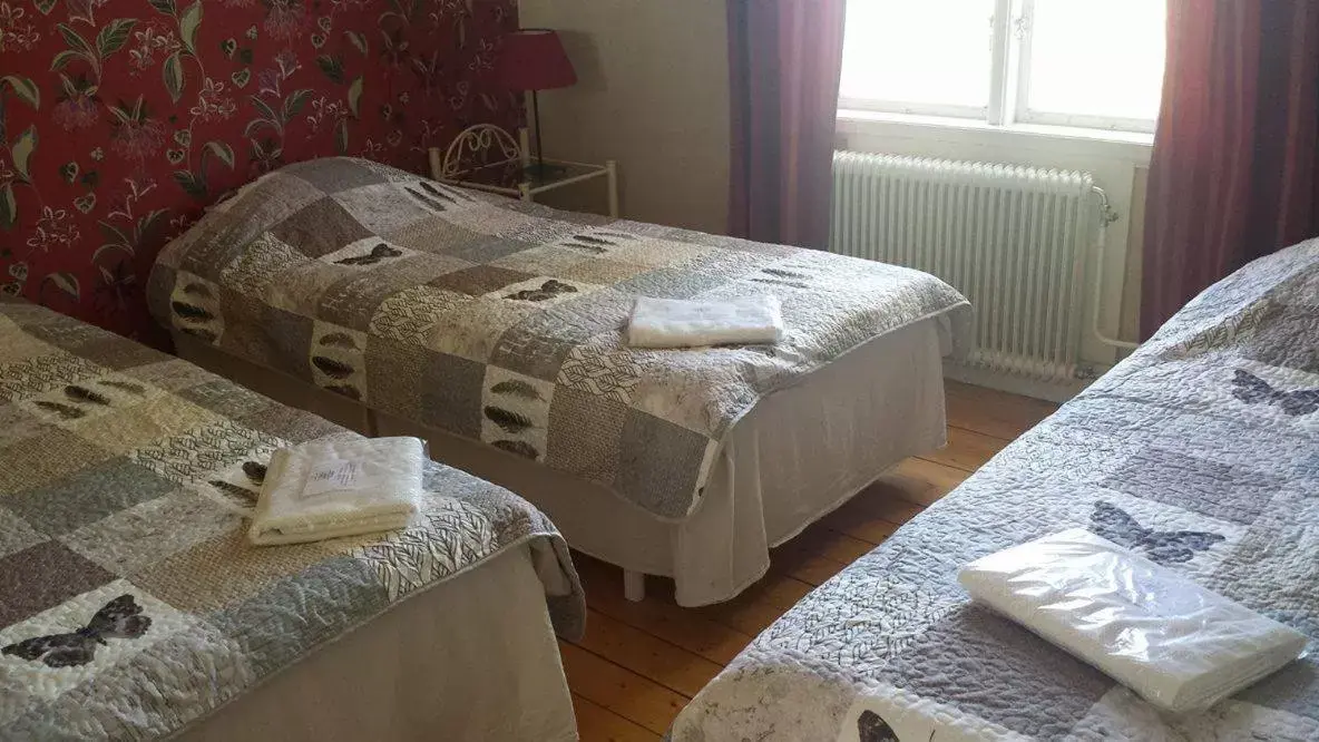 Triple Room with Shared Bathroom in Nya Strandgårdens Wärdshus Triple Room with Shared Bathroom in Nya Strandgårdens Wärdshus