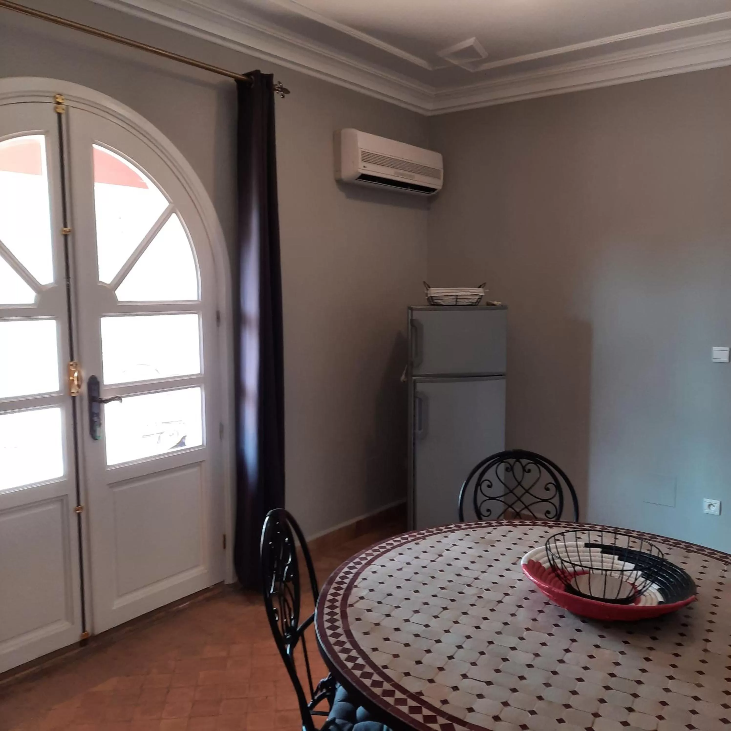 stove, Dining Area in Résidence Habiba