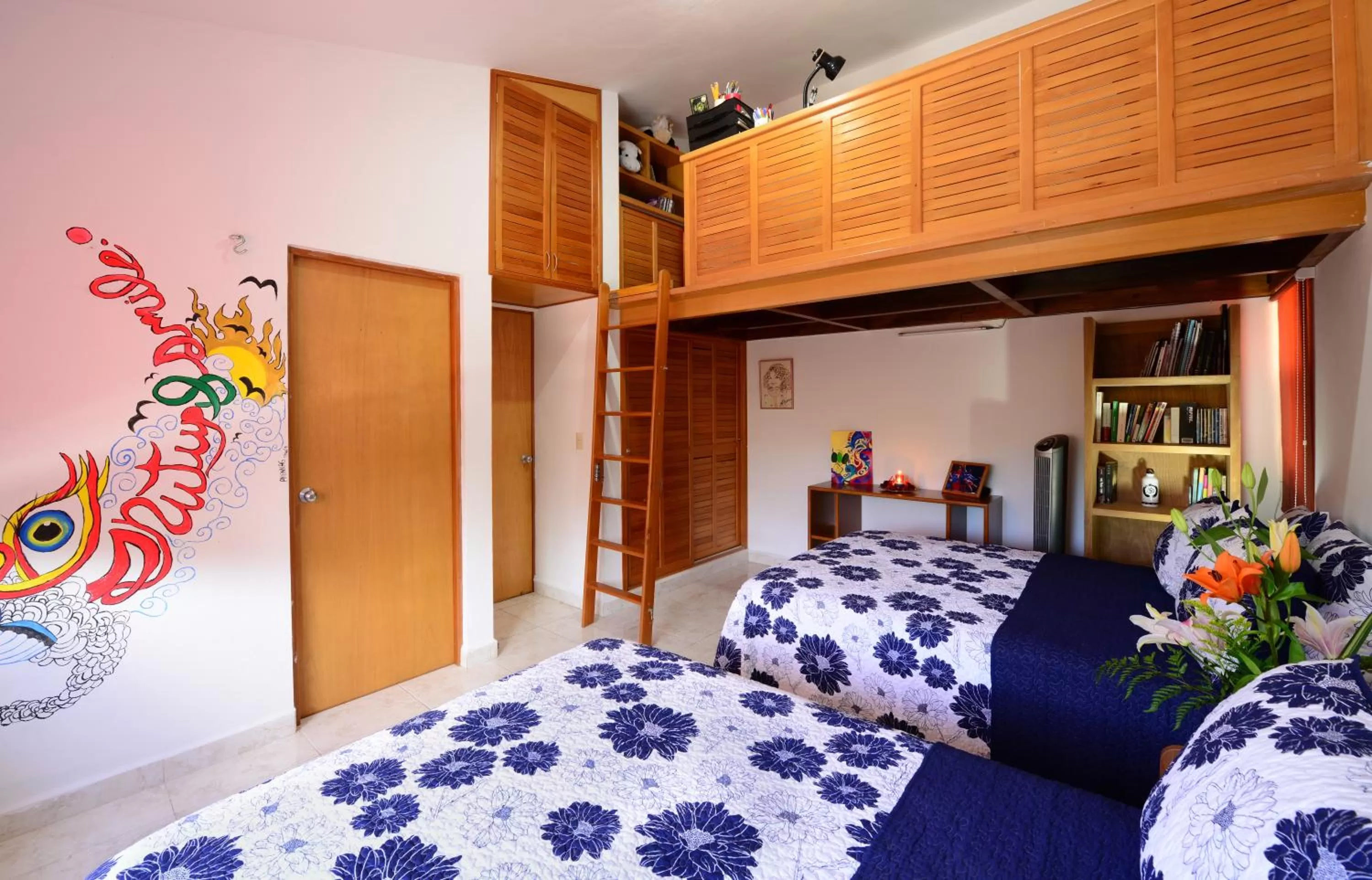 Photo of the whole room, Bed in B&B Mom's House