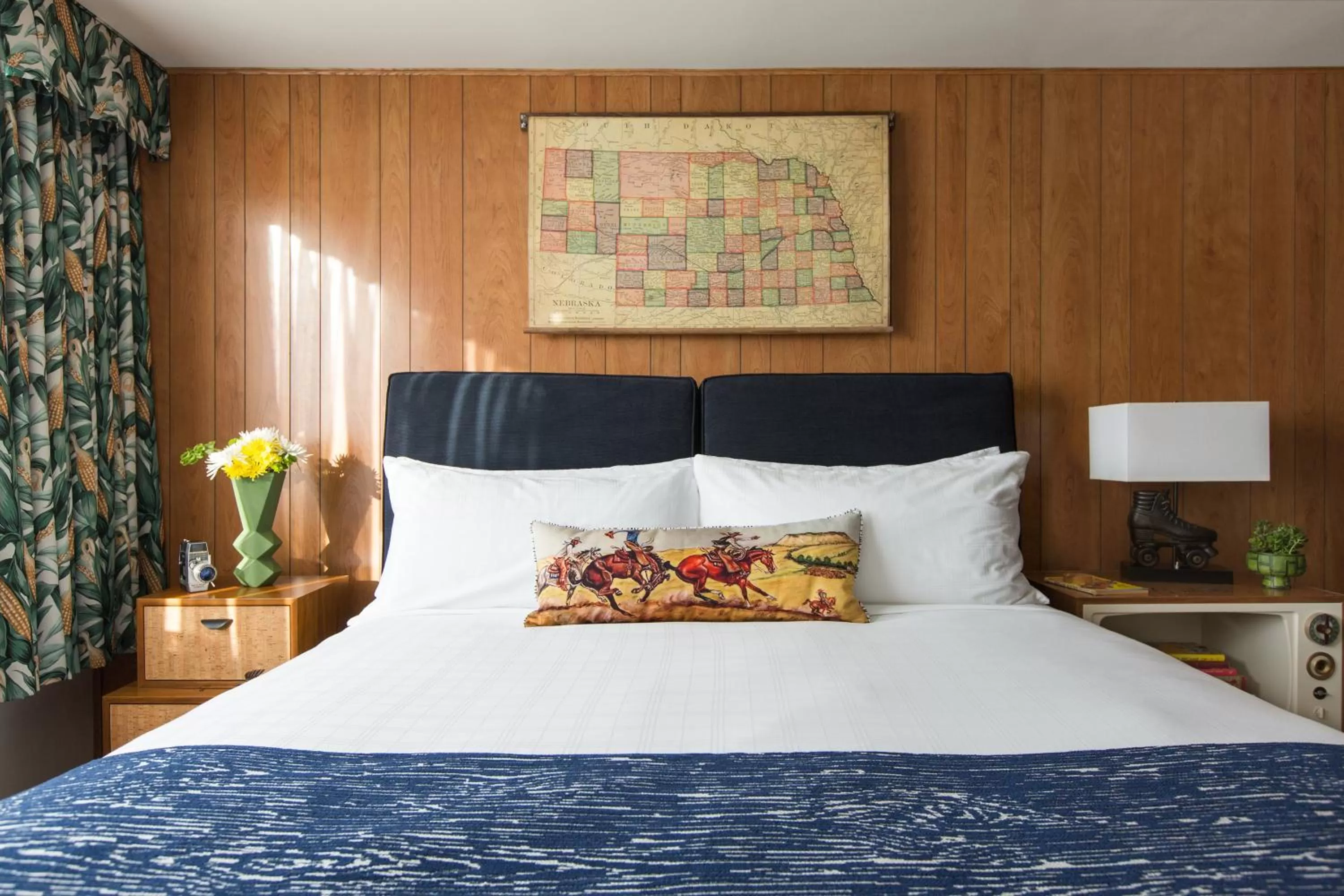 Photo of the whole room, Bed in Graduate by Hilton Lincoln