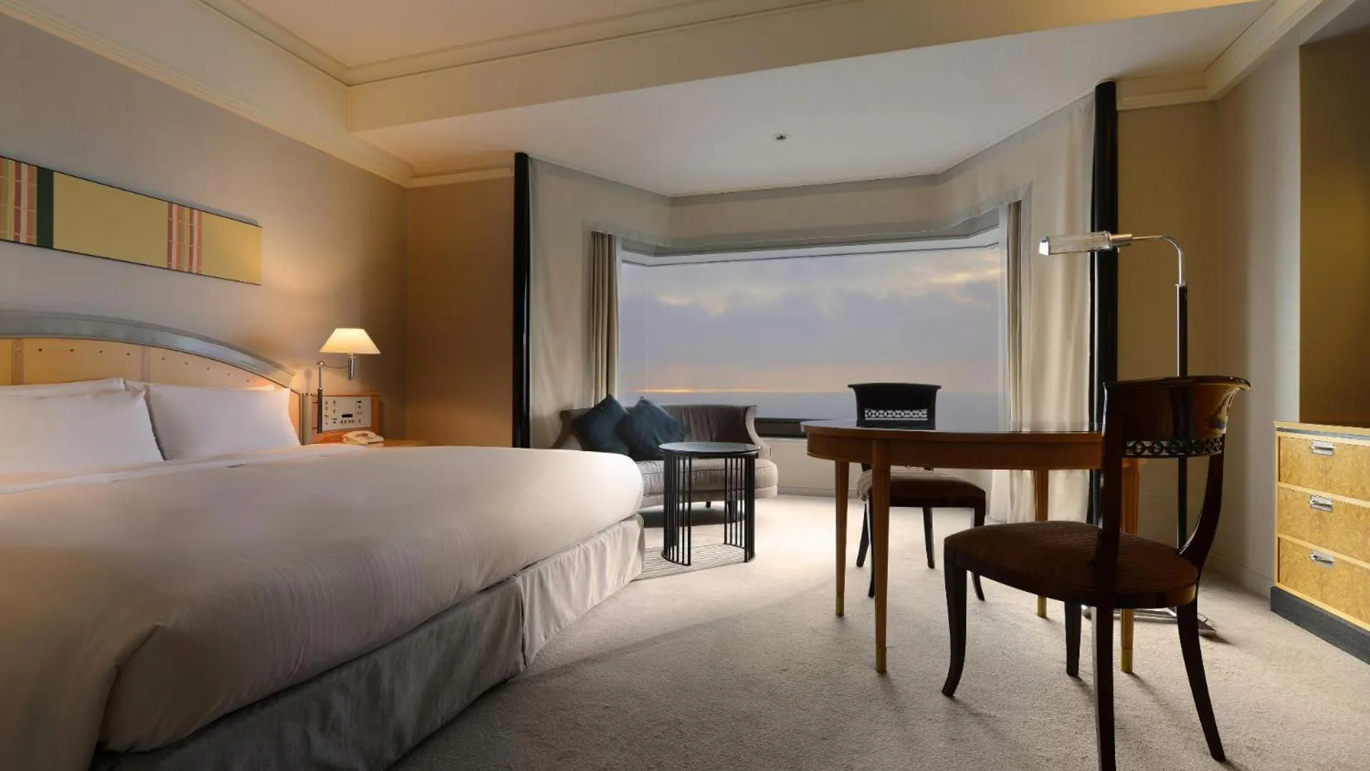 Photo of the whole room, Bed in Hotel New Otani Makuhari