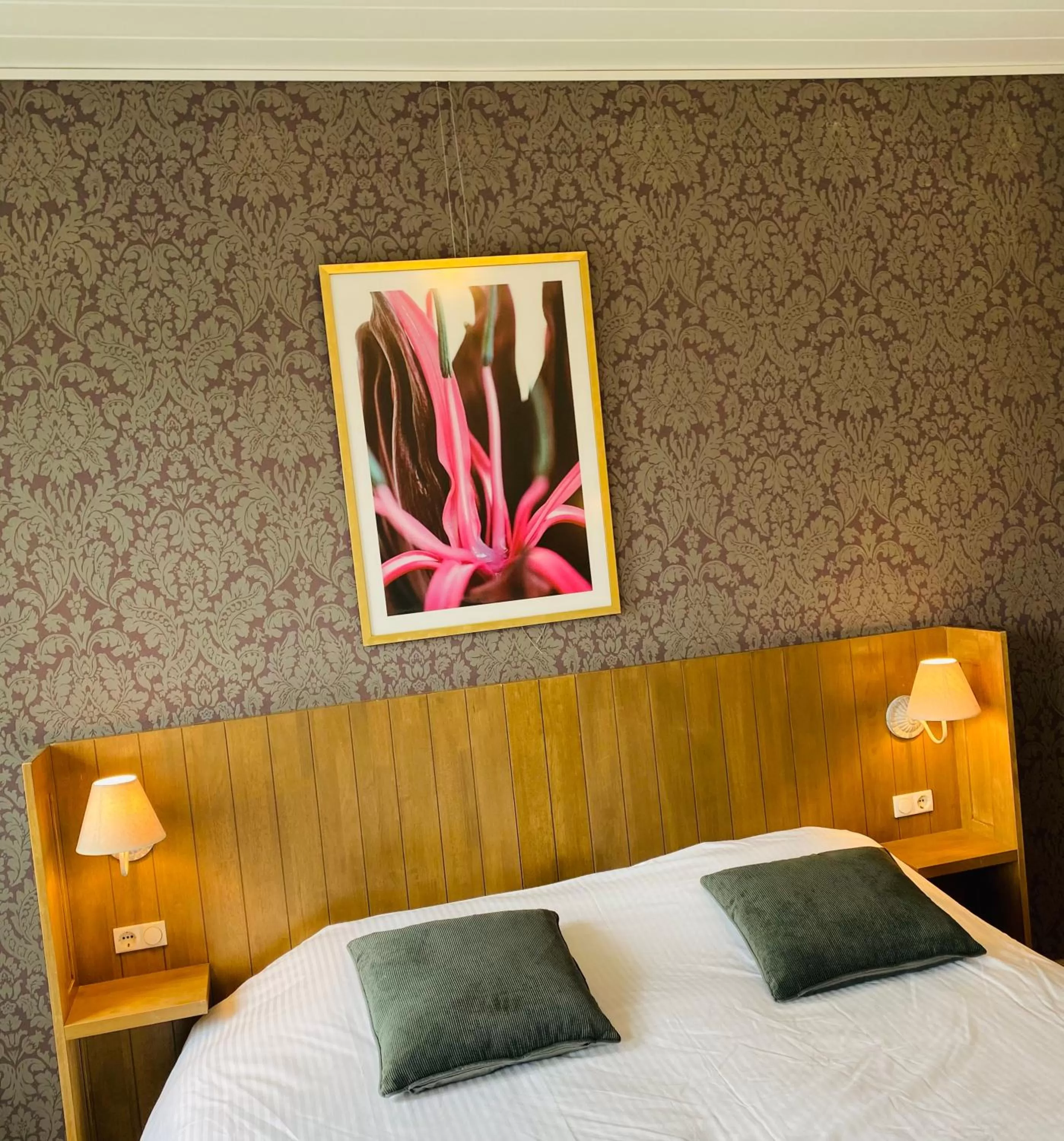 Bedroom, Bed in Villa La Dune - Ontbijt & parking inclusief