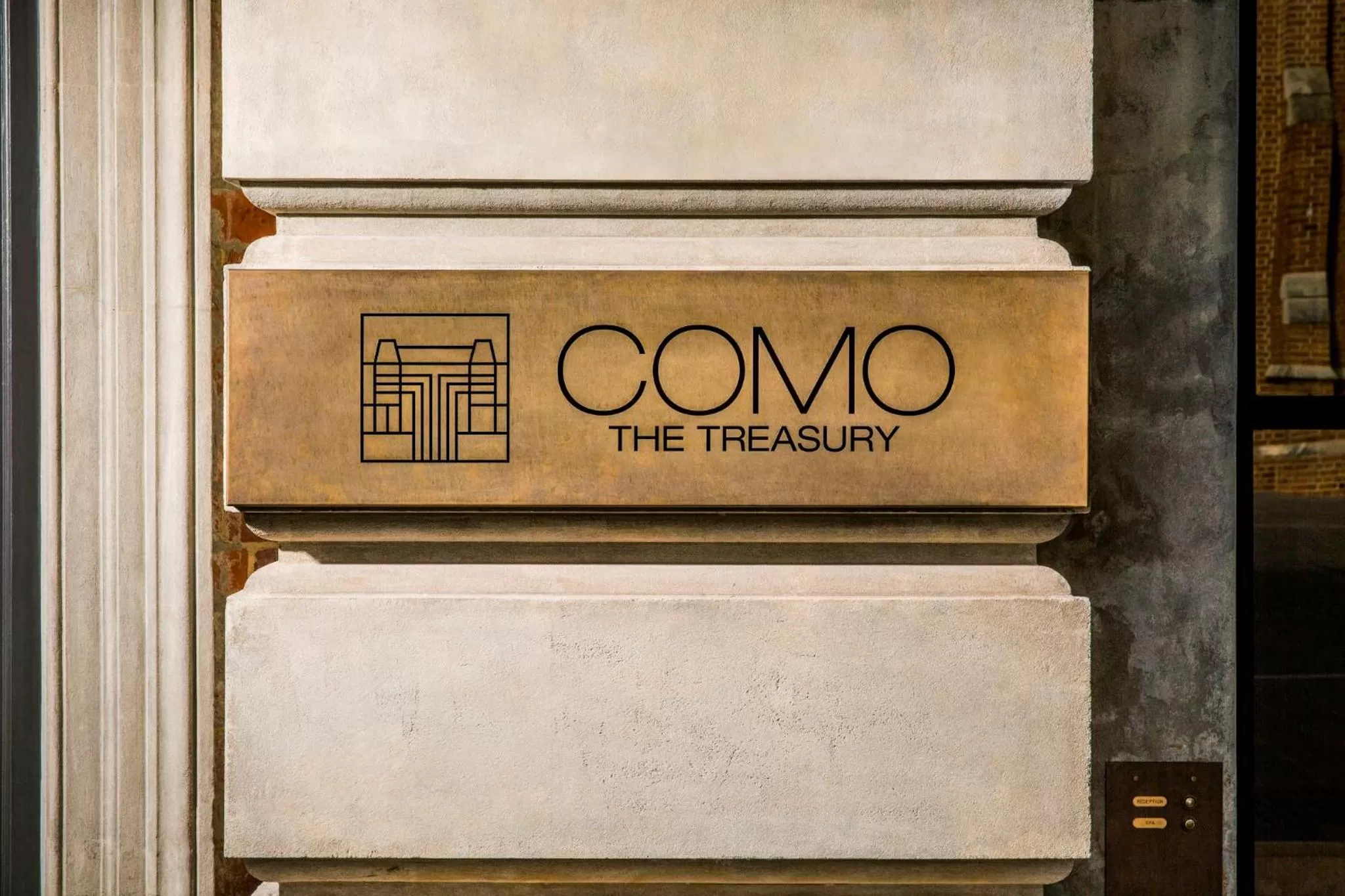 Property building in COMO The Treasury