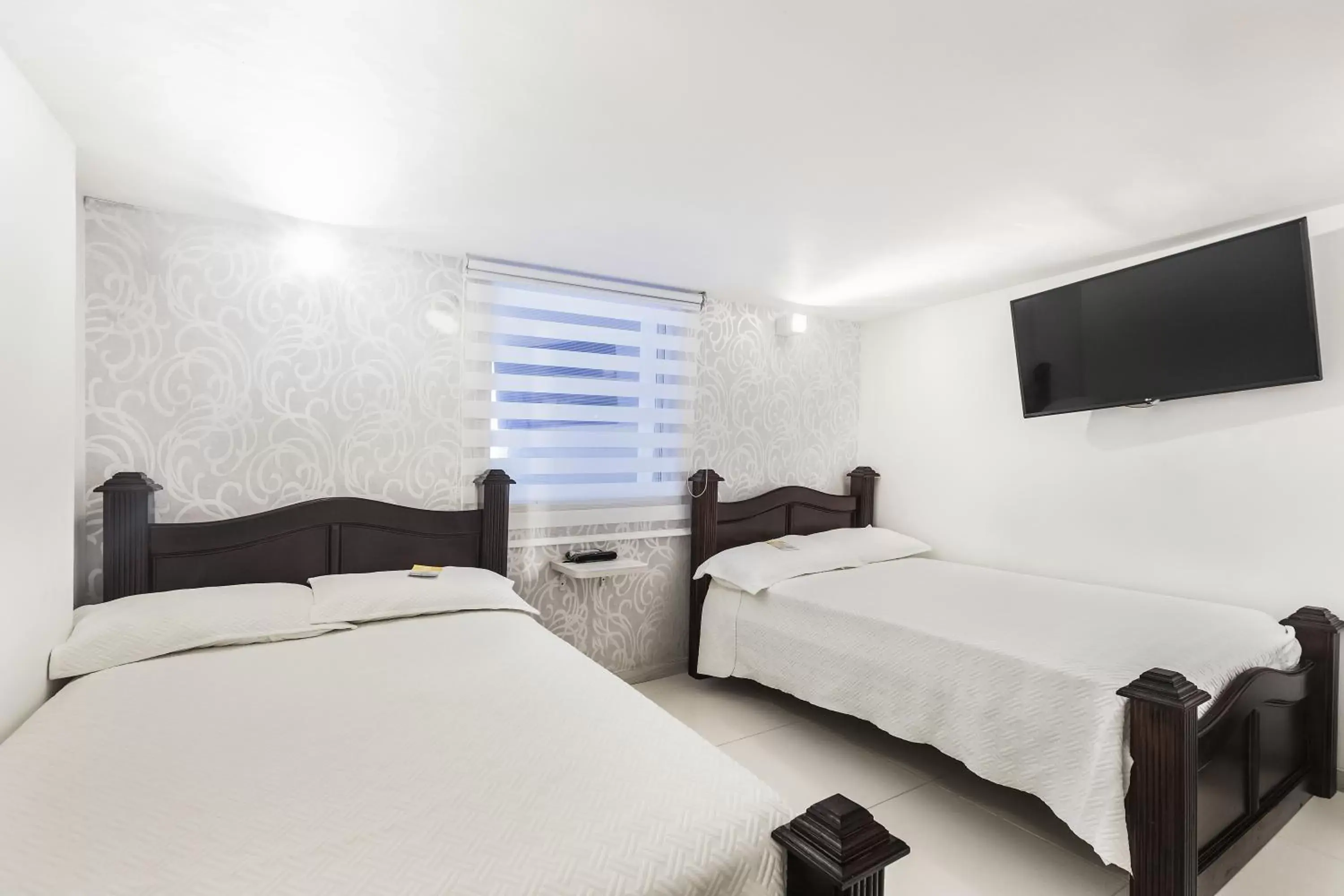 3H HOTEL Av 70 3H HOTEL Av 70