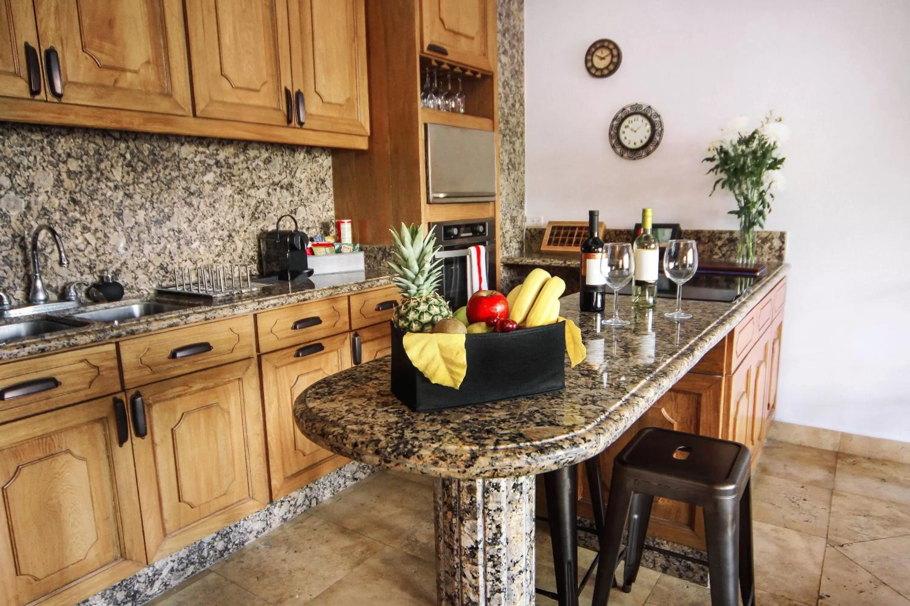 Kitchen or kitchenette in La Isabela Suites