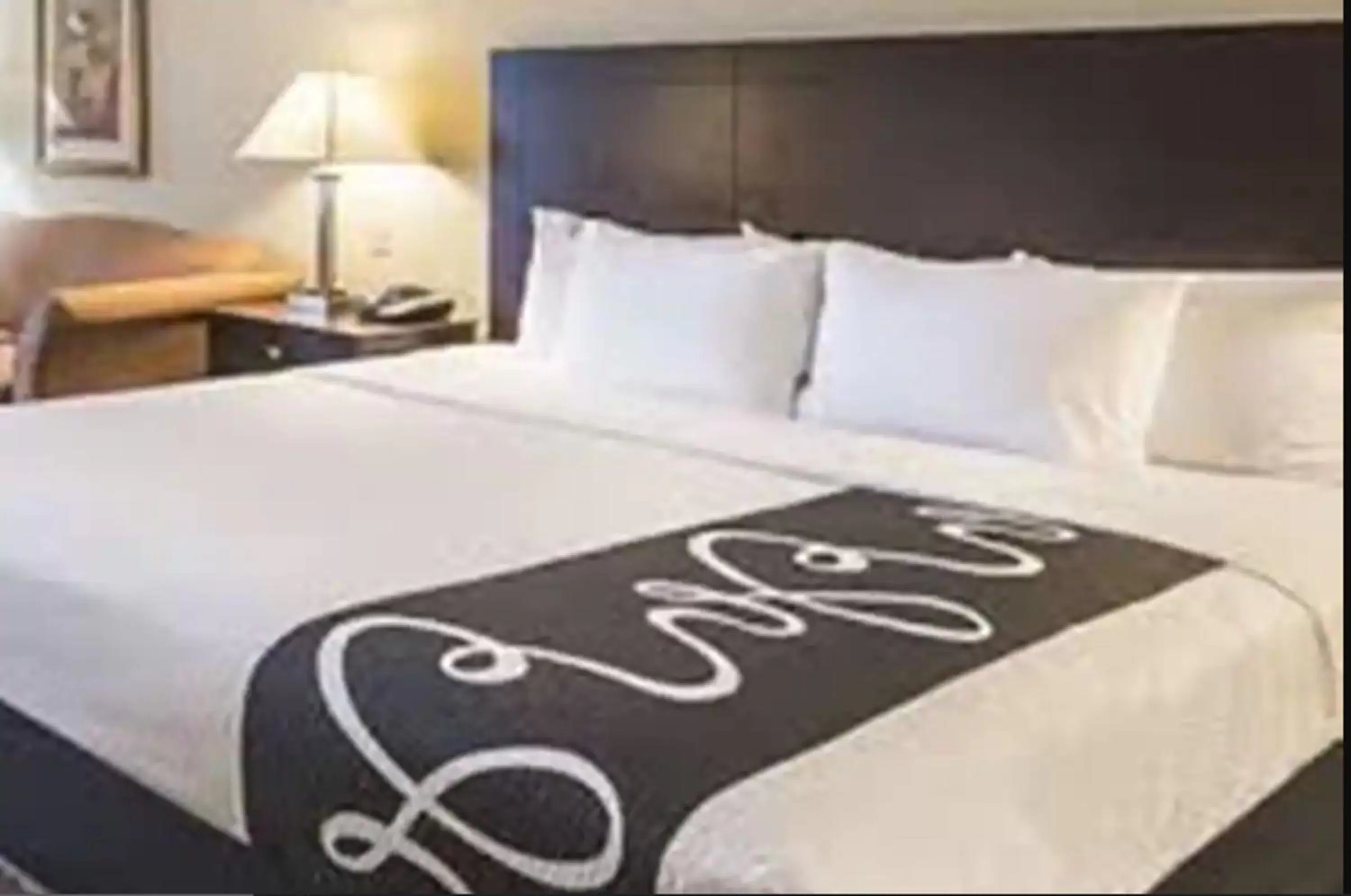 Bed in La Quinta by Wyndham Waxahachie