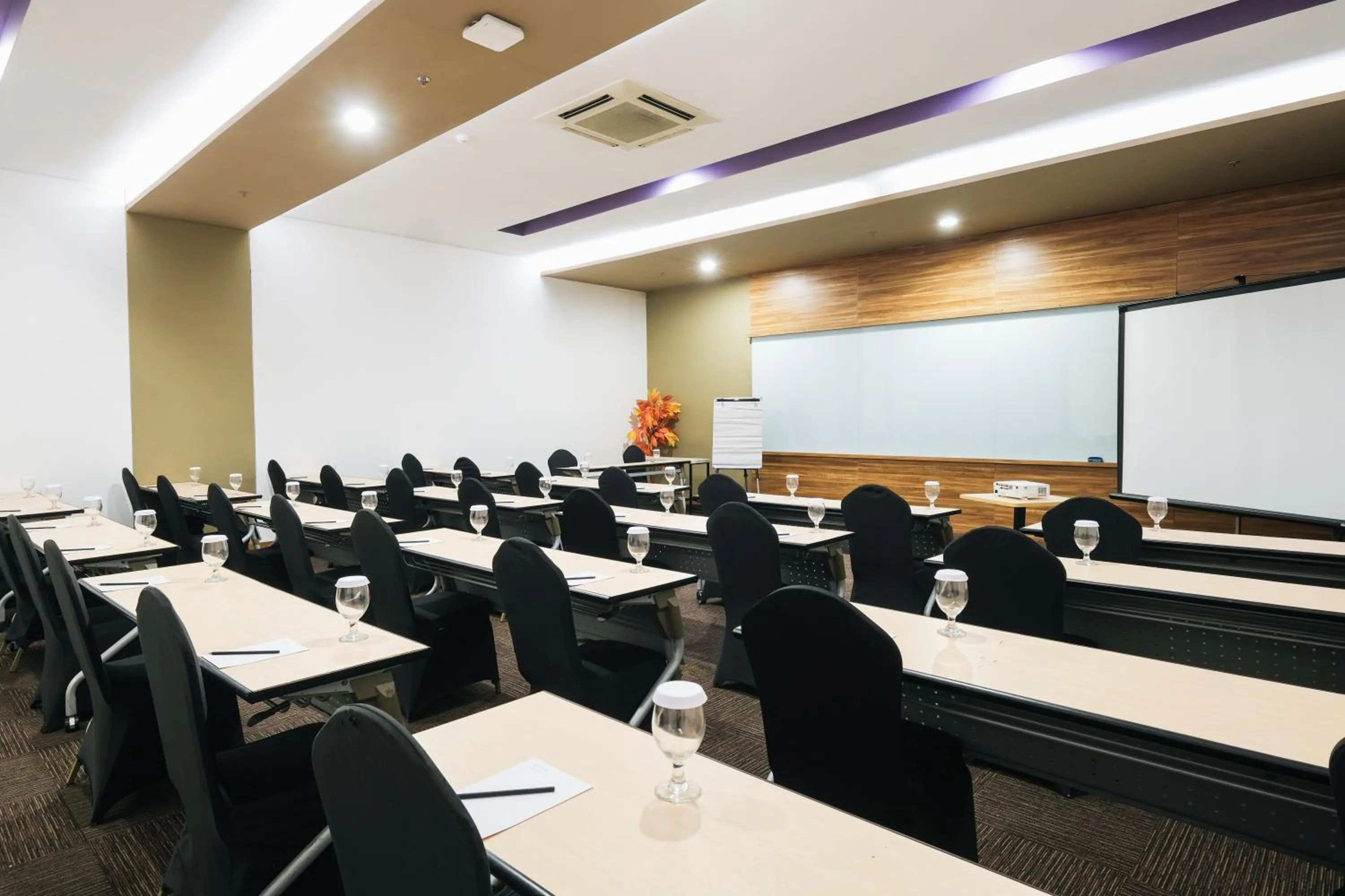 Meeting/conference room in Luminor Hotel Metro Indah Bandung - Free Breakfast - Free Exclusive Gym - Free Aesthetic Afternoon Tea or Coffee