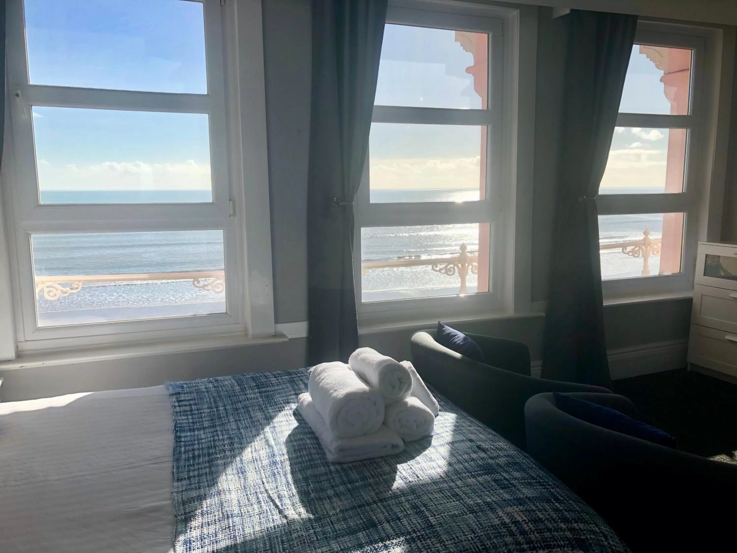 Sea view, Bed in The Blenheim