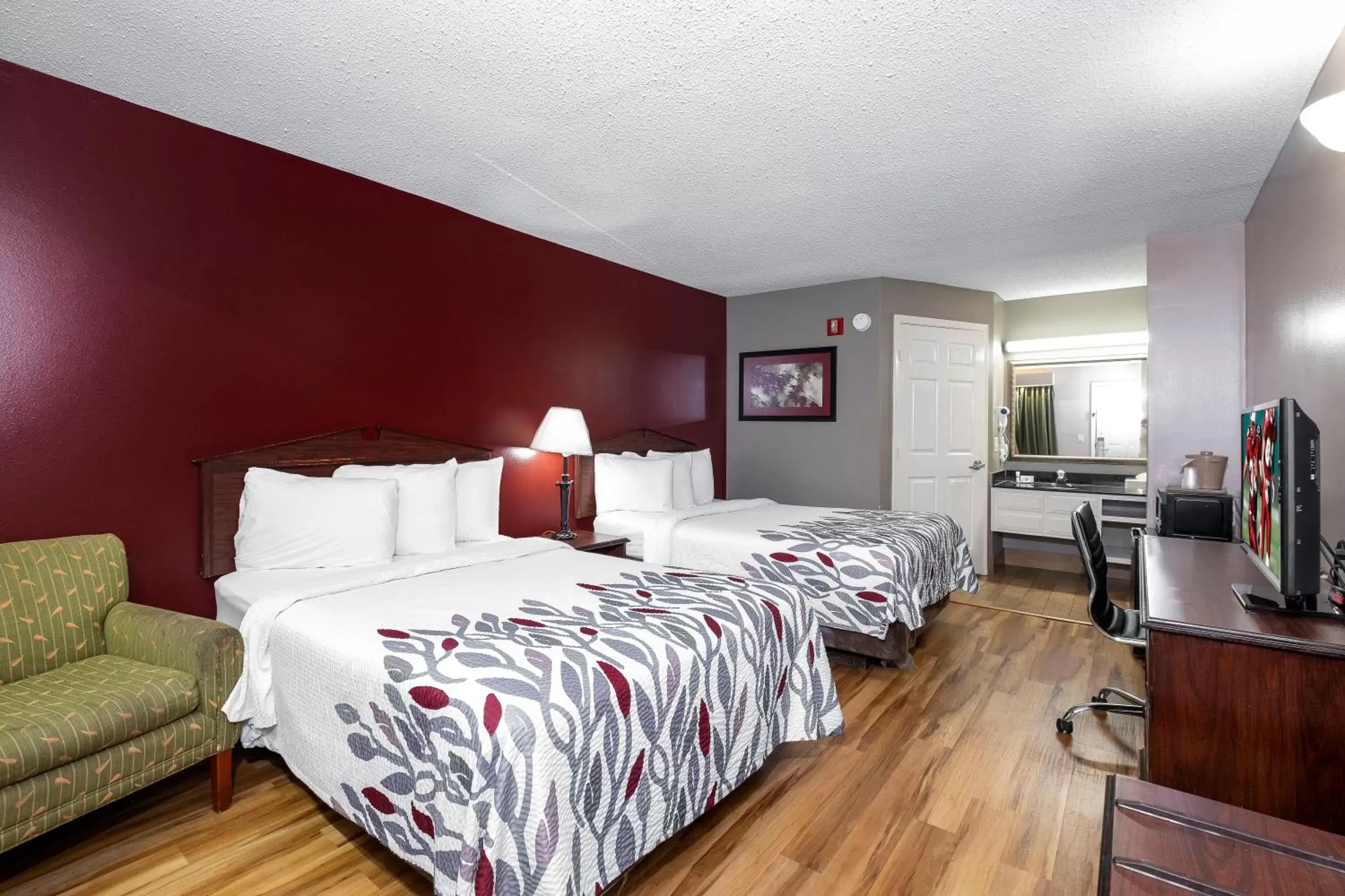 Superior Double with Two Double Beds - Smoking in Red Roof Inn & Suites Wilson Superior Double with Two Double Beds - Smoking in Red Roof Inn & Suites Wilson