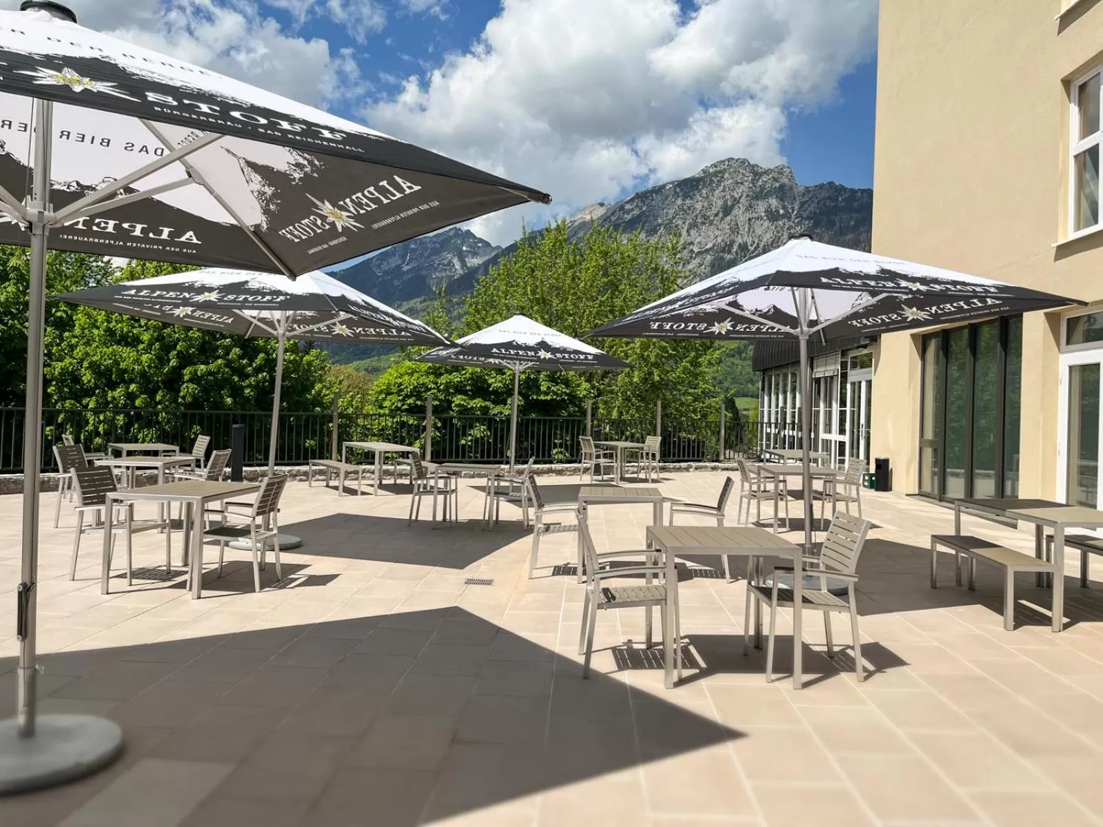 Restaurant/places to eat in Boardinghouse Das RUNDUM