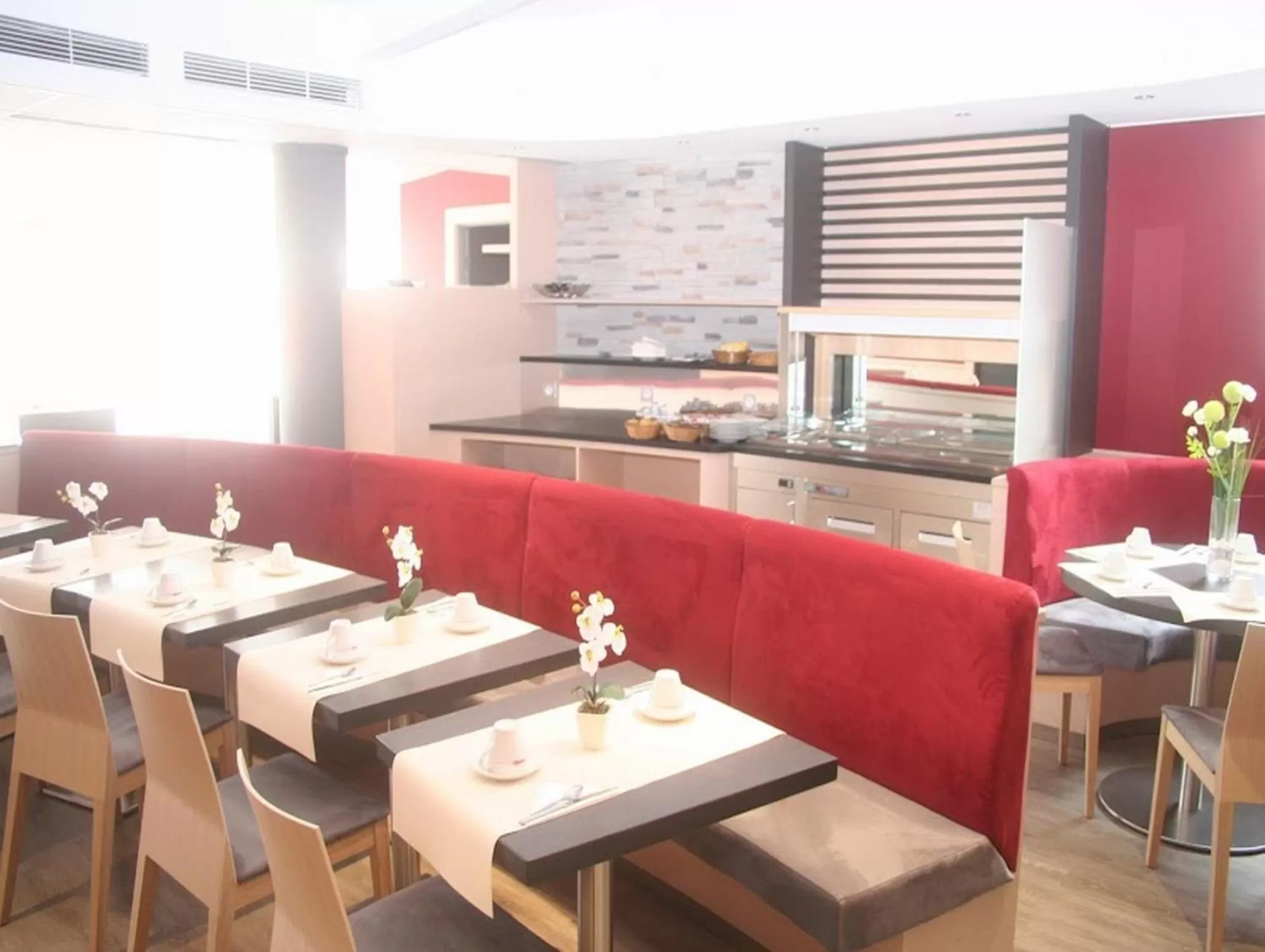 Restaurant/places to eat in Hotel De Suède