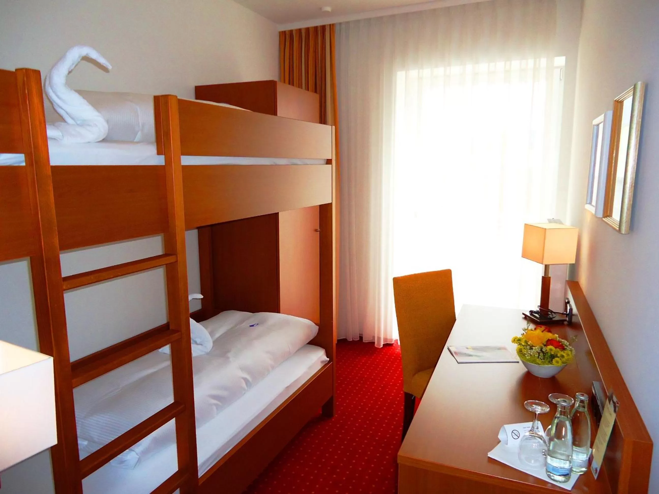 bunk bed in Hotel Gasthof Posthalter