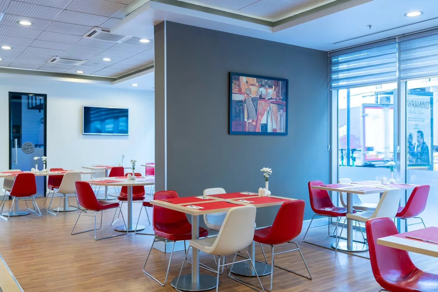 Restaurant/places to eat in Ibis Izmir Alsancak