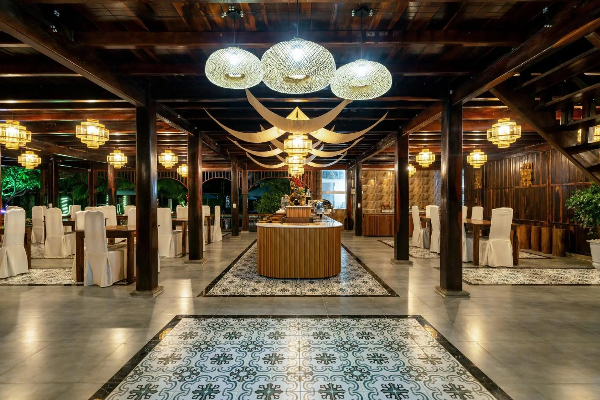 Restaurant/places to eat in Elwood Premier Resort Phu Quoc