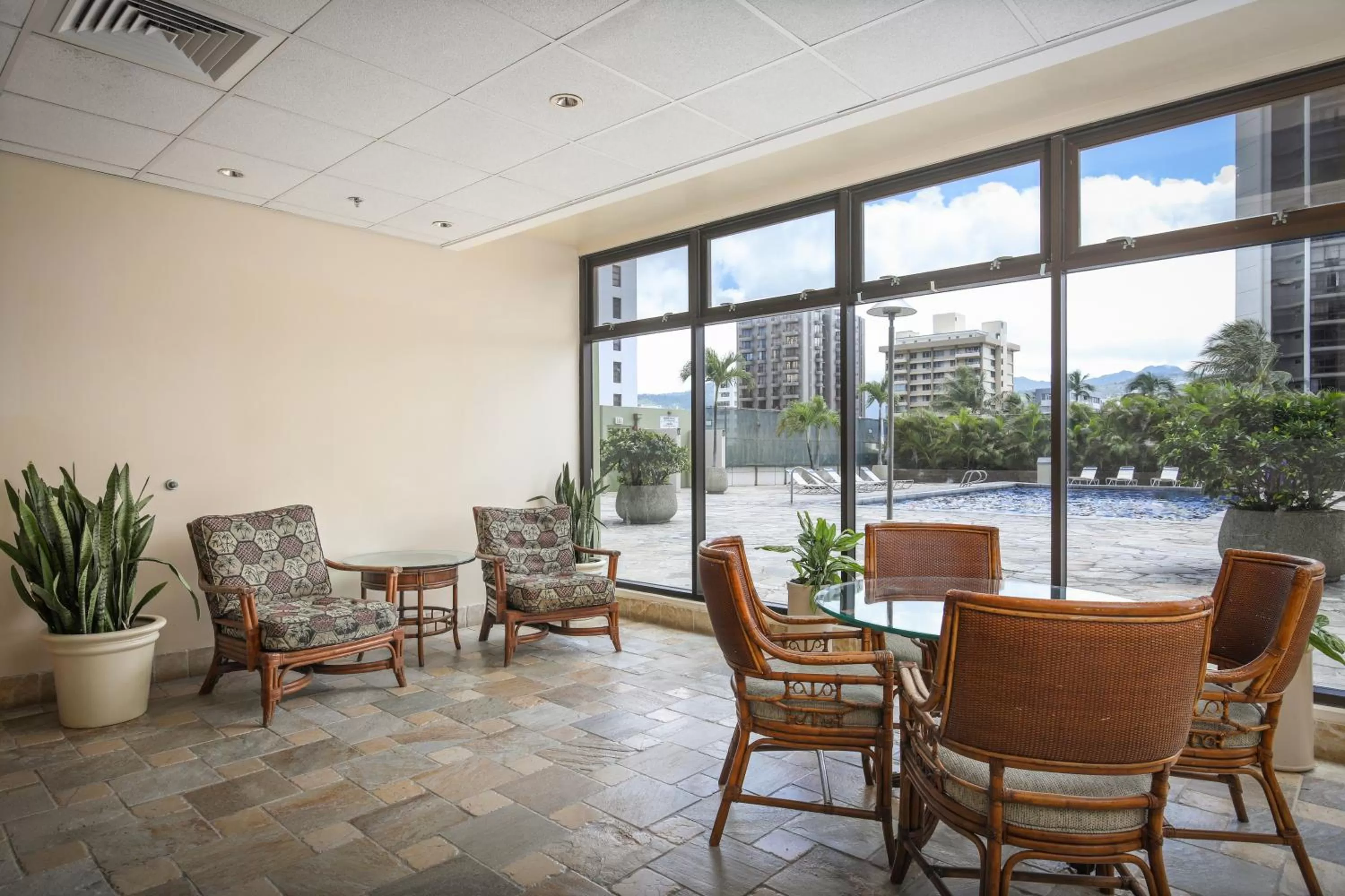 Communal lounge/ TV room in Aston Waikiki Sunset