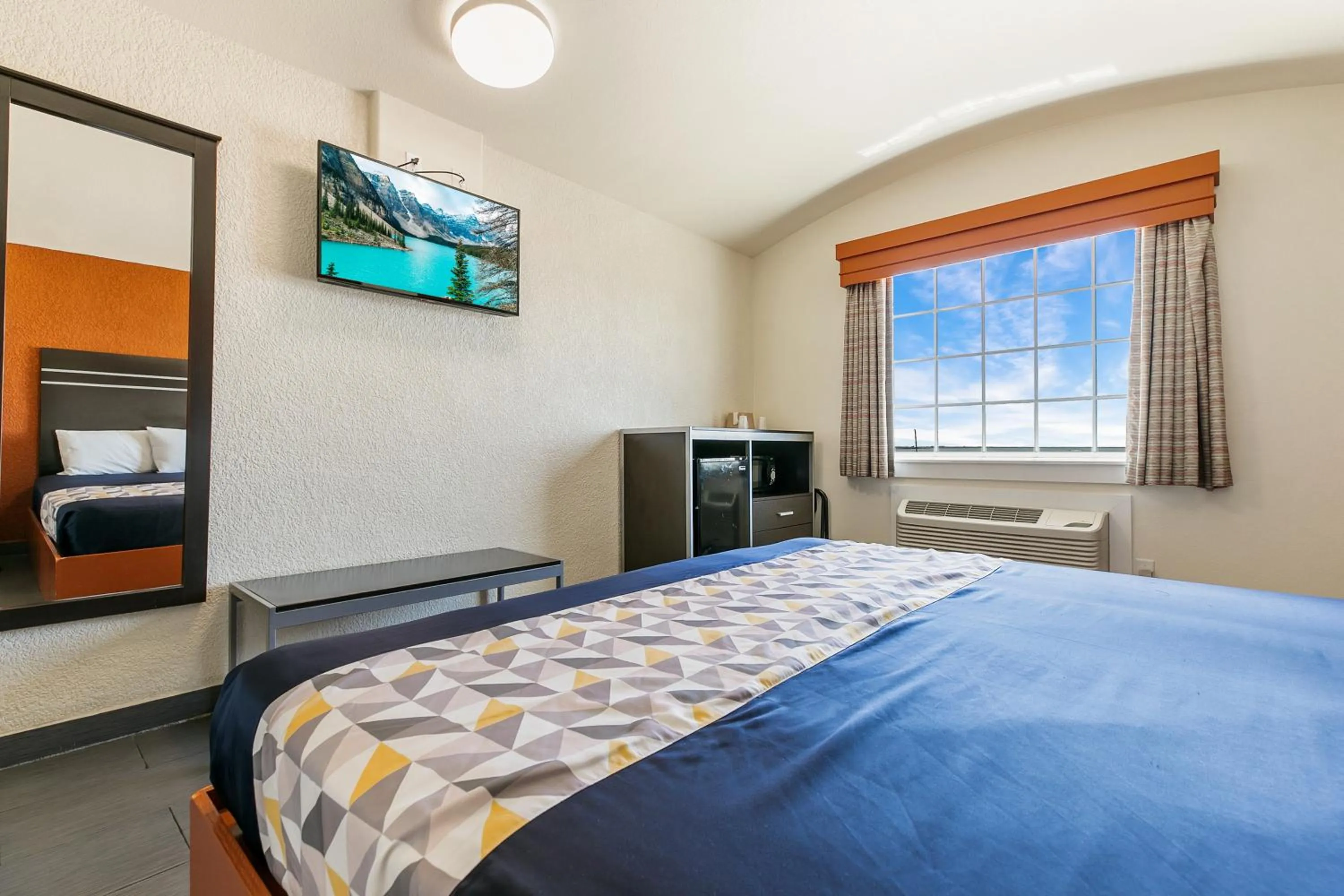 Sea view, Bed in Lighthouse Inn